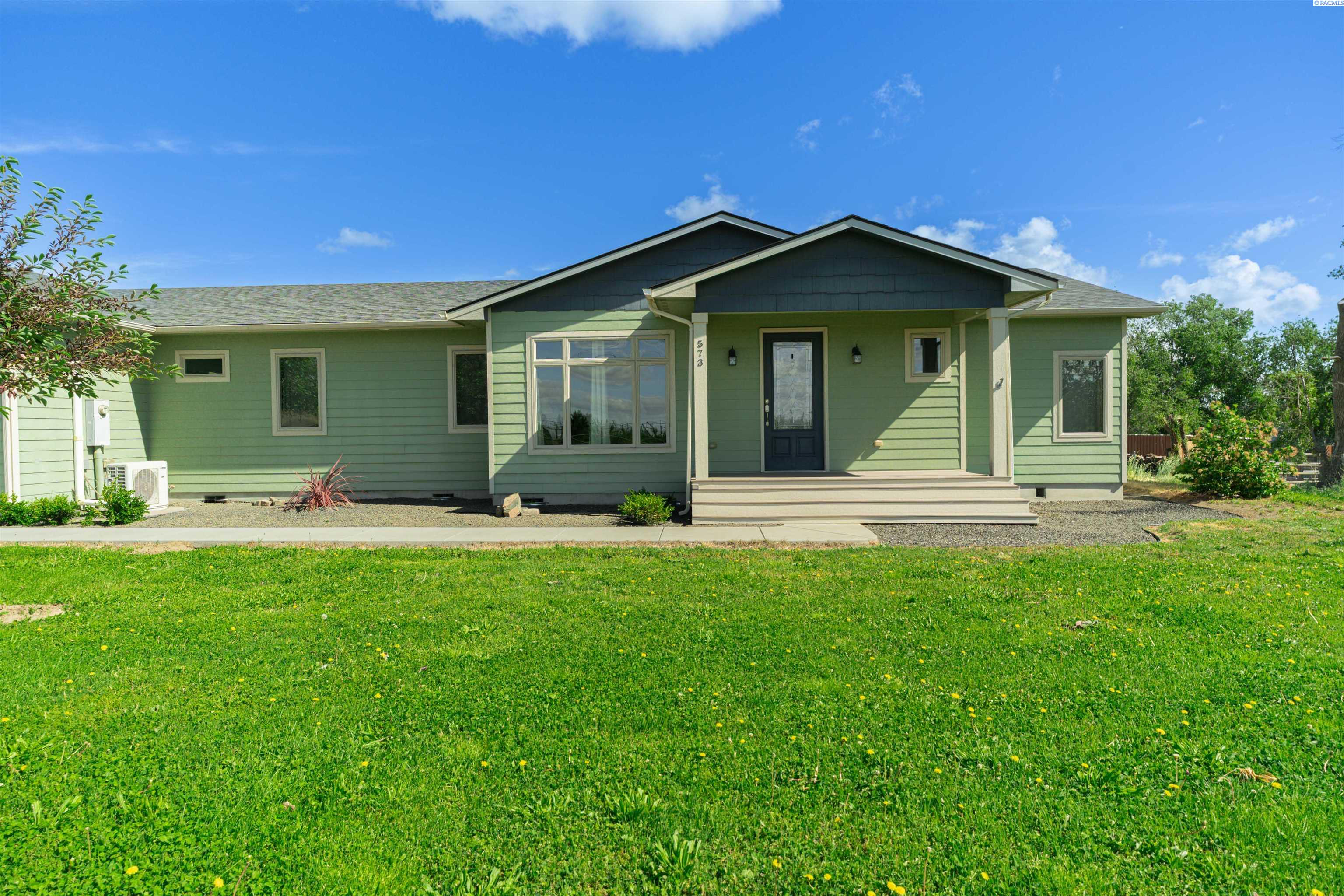 573 Sunset Dr, Burbank, WA 99323