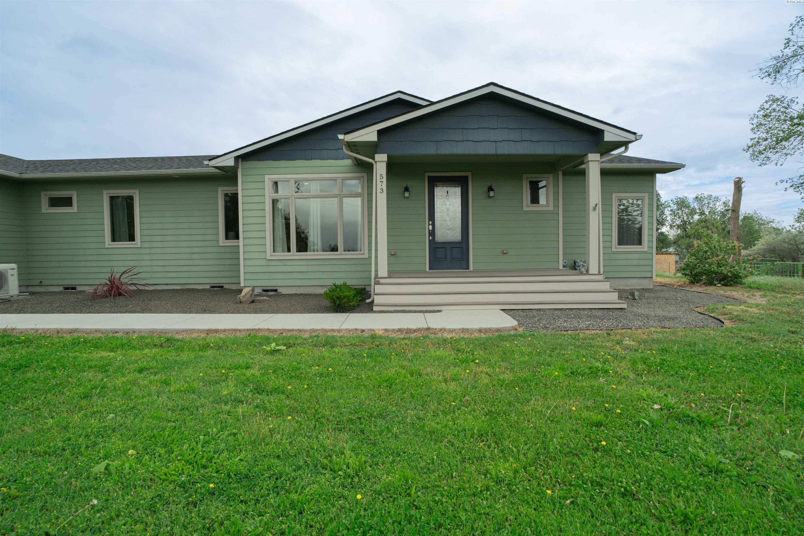 573 Sunset Dr, Burbank, WA 99323