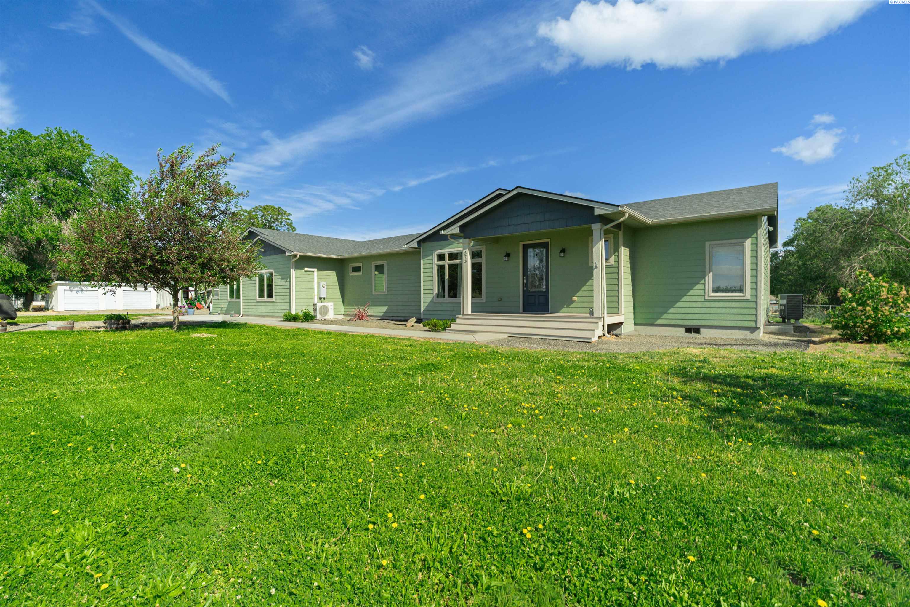 573 Sunset Dr, Burbank, WA 99323