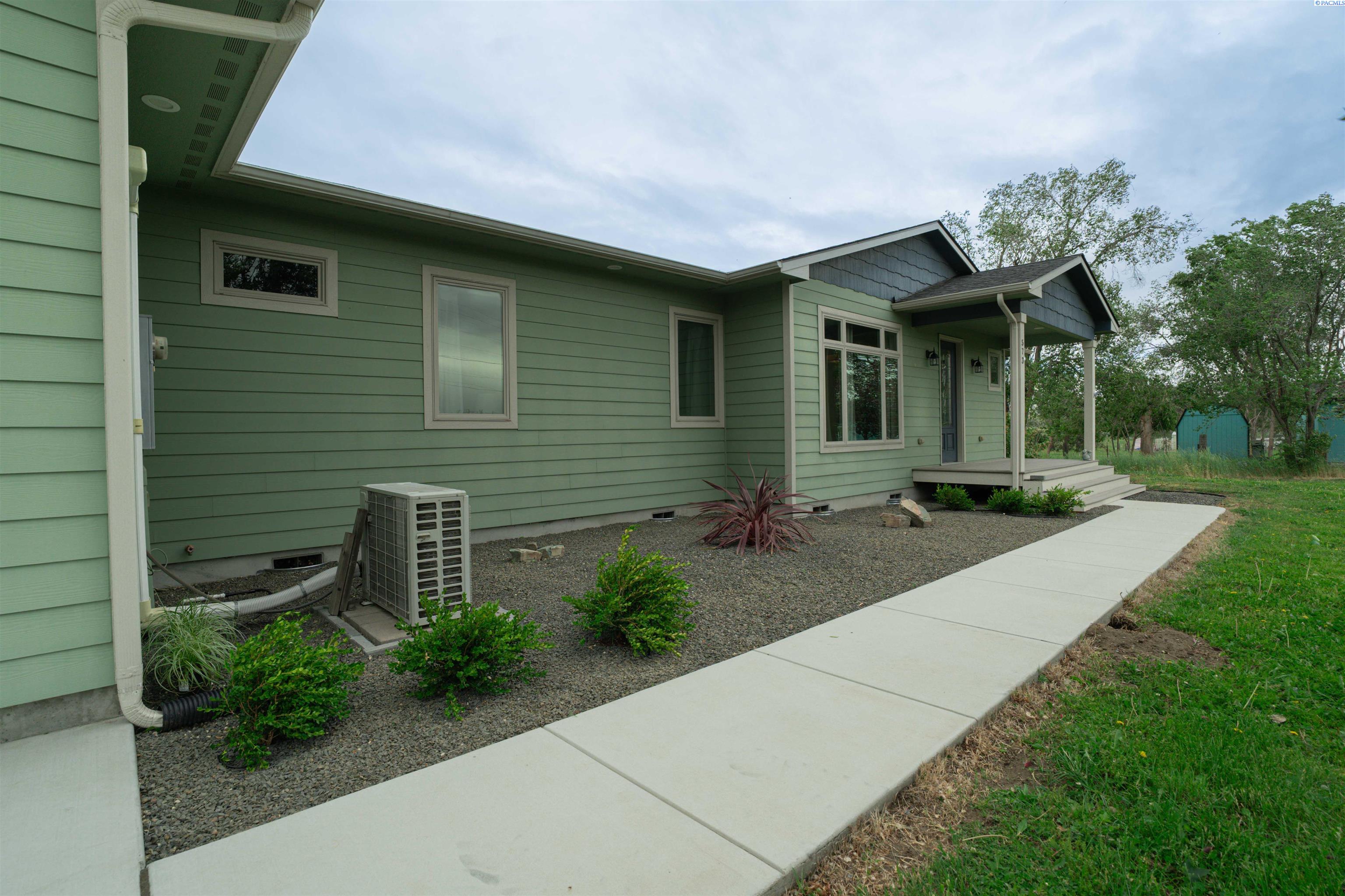 573 Sunset Dr, Burbank, WA 99323