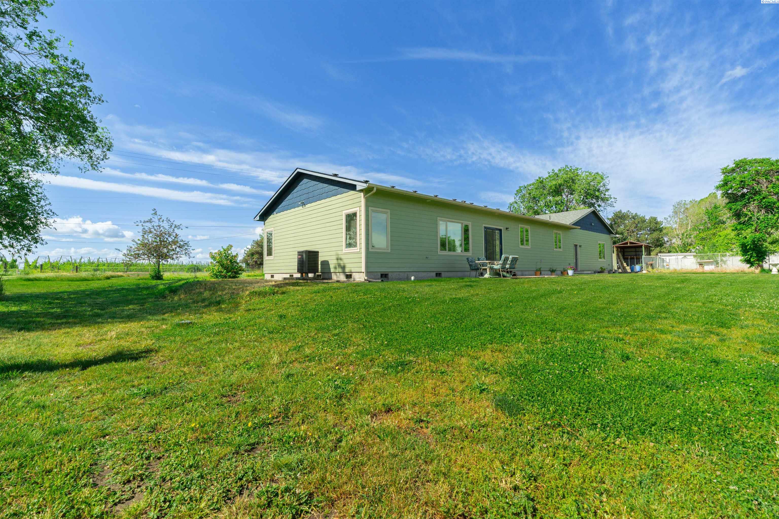 573 Sunset Dr, Burbank, WA 99323