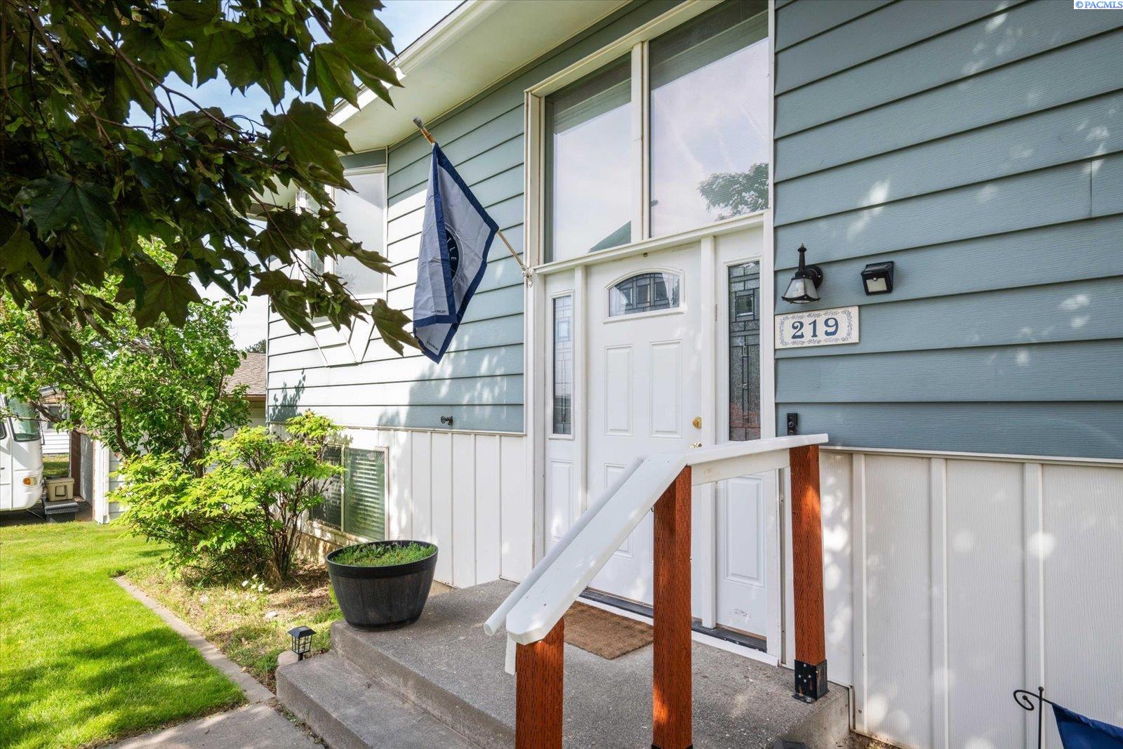 219 Olson St, Kennewick, WA 99336