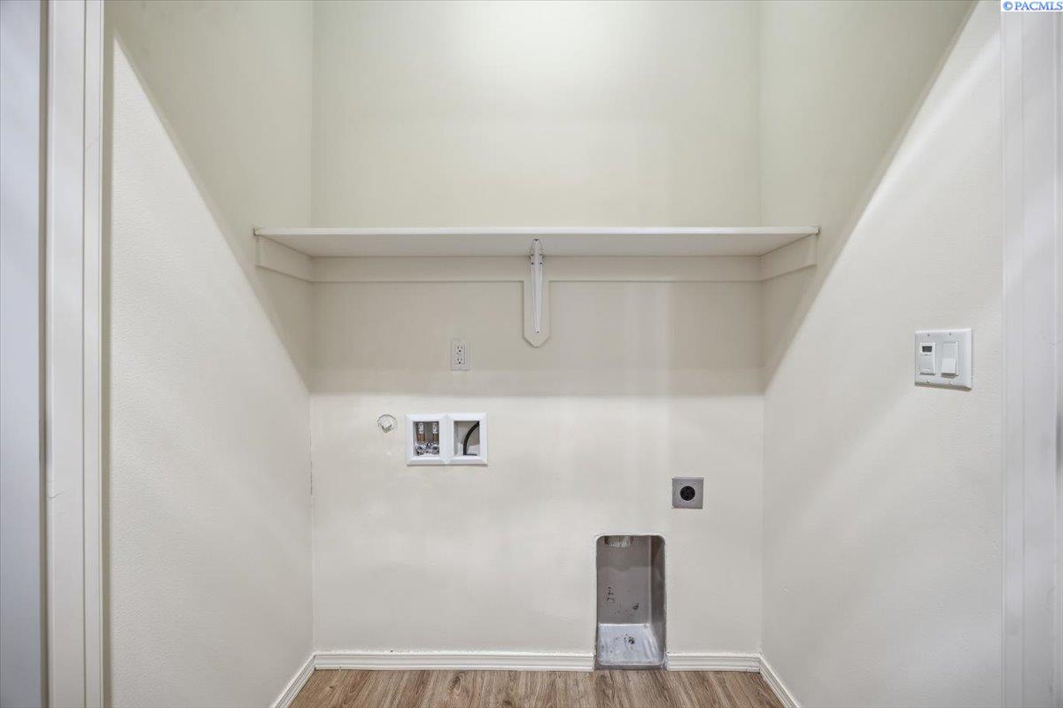 Photo 3 of Townhouse for sale at 579 Grant St, Kennewick, WA 99336 | MLS# 292991 | Listing updated on 2026-09-17