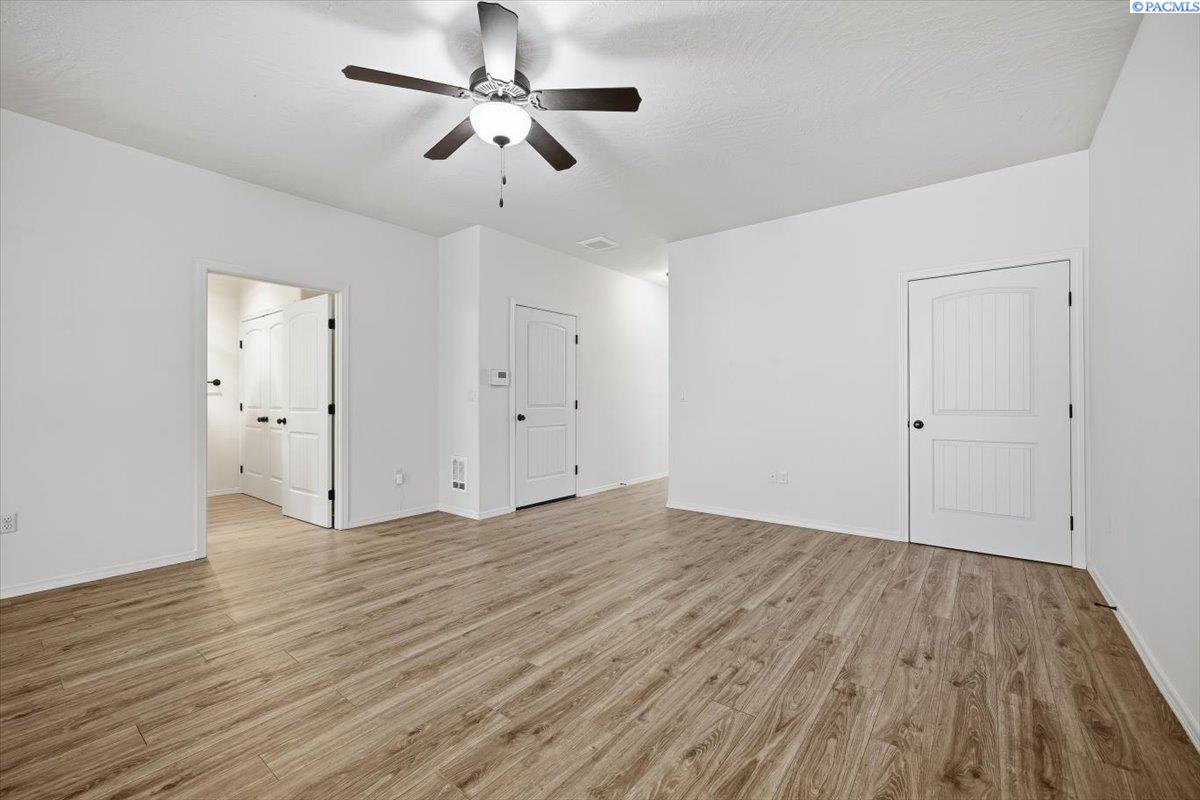 Photo 4 of Townhouse for sale at 579 Grant St, Kennewick, WA 99336 | MLS# 292991 | Listing updated on 2026-09-17