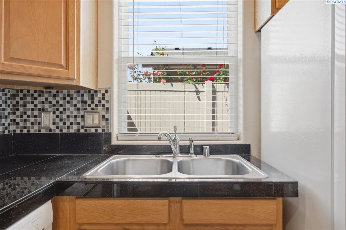 579 Grant St, Kennewick, WA 99336
