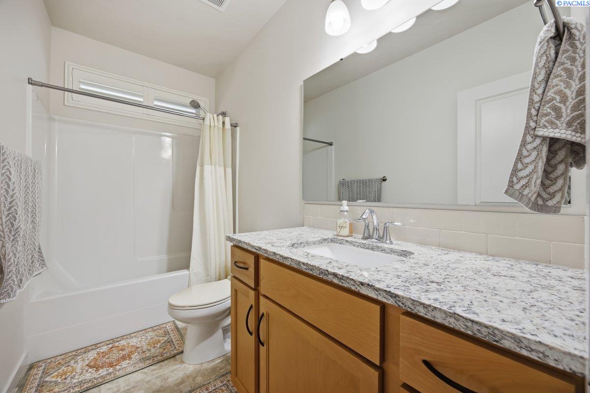 647 Marysville Way, Richland, WA 99352-7880