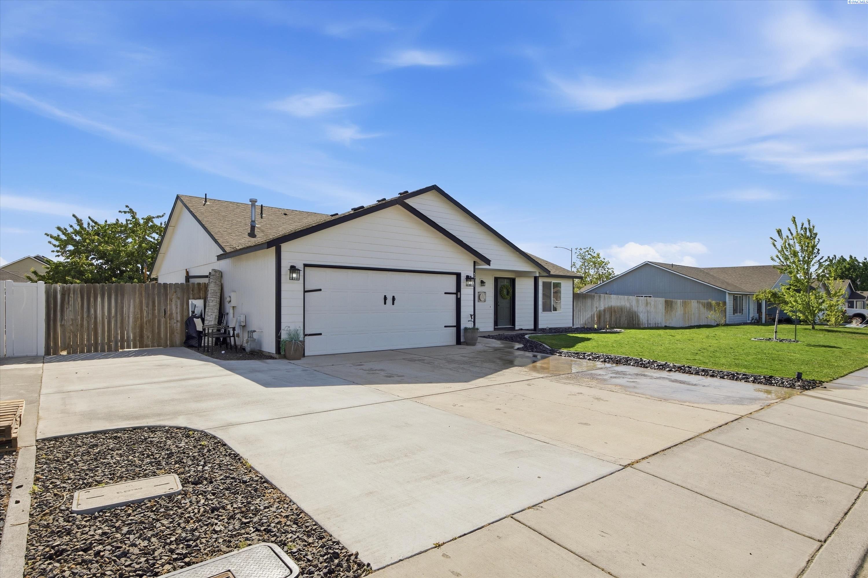5211 Truman Ln, Pasco, WA 99301