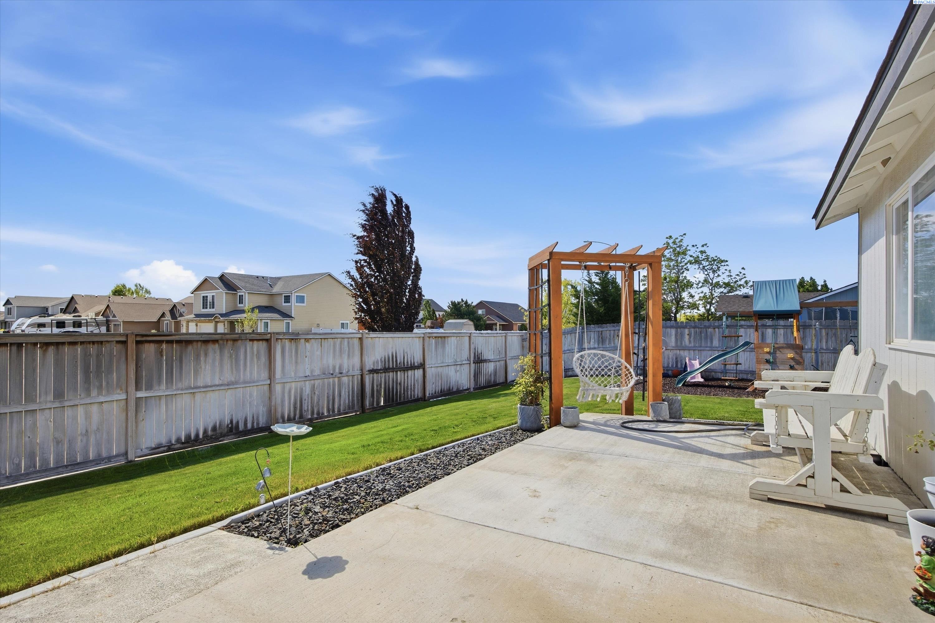 5211 Truman Ln, Pasco, WA 99301