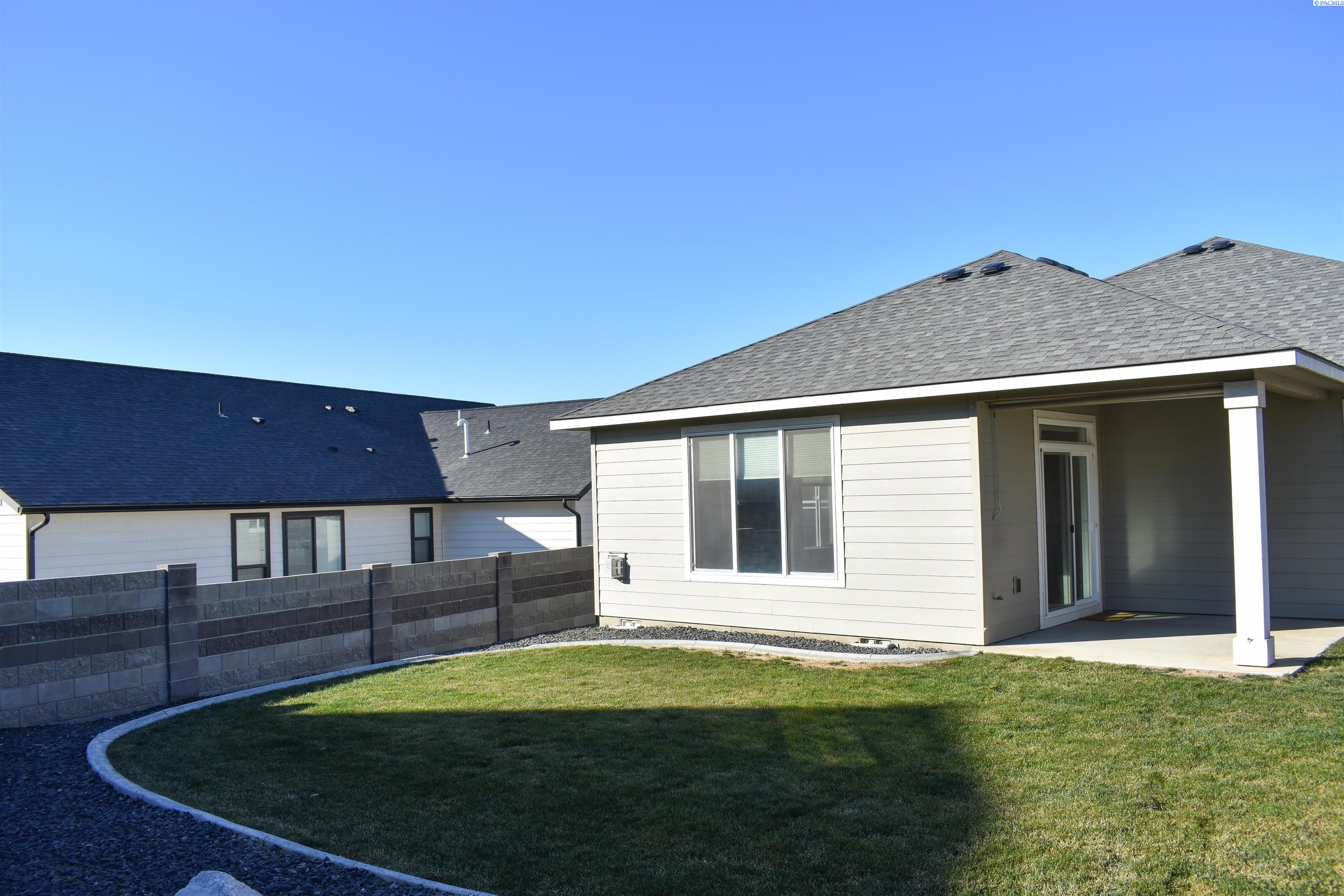 4879 Smitty Dr, Richland, WA 99353