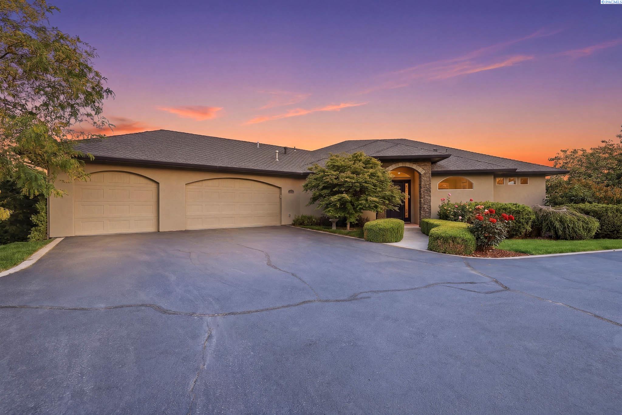 1021 Country Ct, Richland, WA 99352