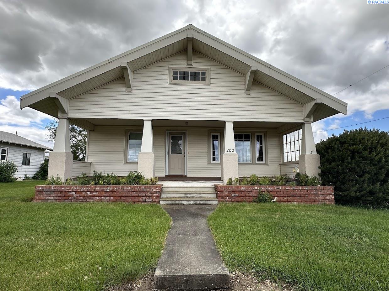 202 E 6th St., La Crosse WA 99143