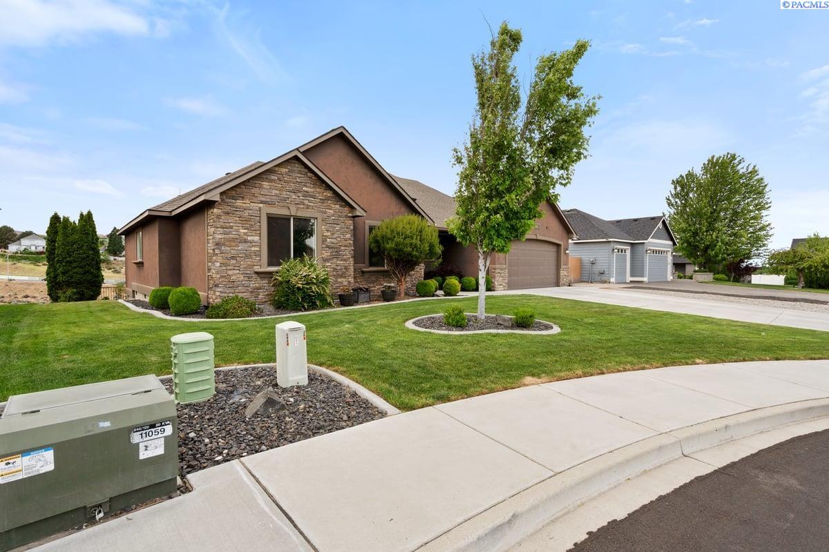 275 Canyon Rim Ct, Richland, WA 99352