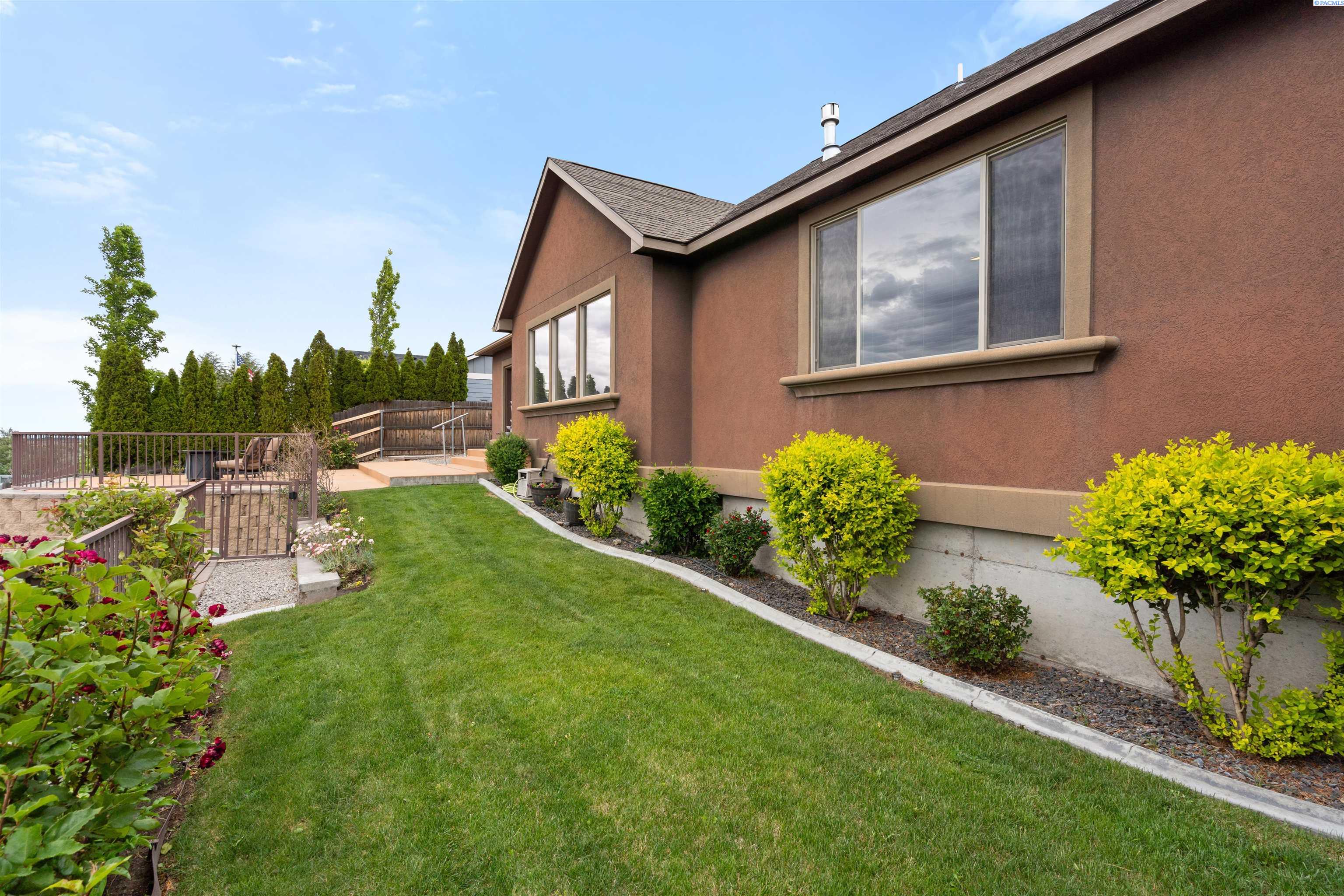 275 Canyon Rim Ct, Richland, WA 99352