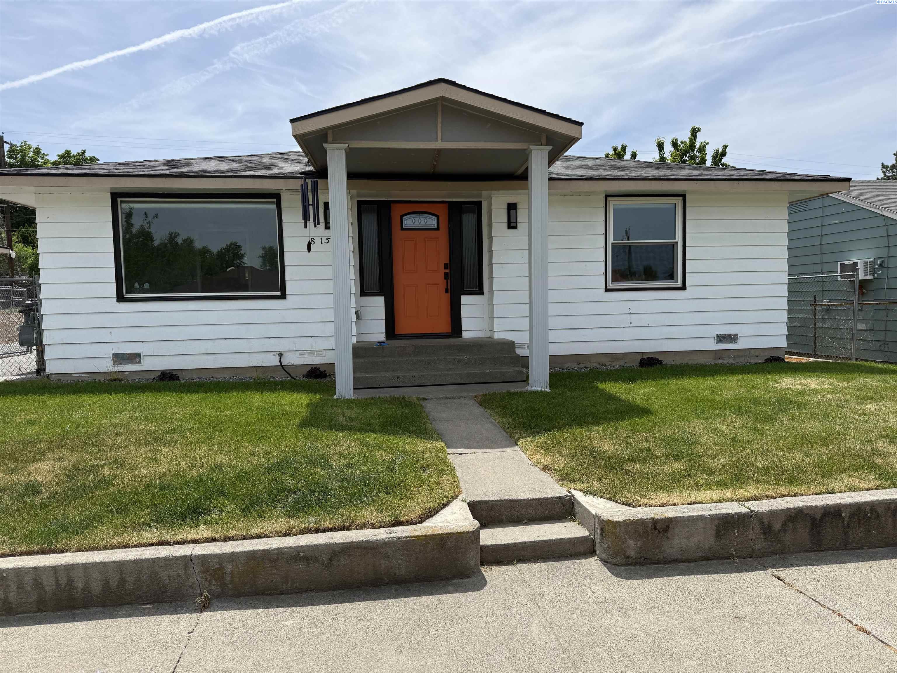 815 Ellen Ave, Prosser, WA 99350
