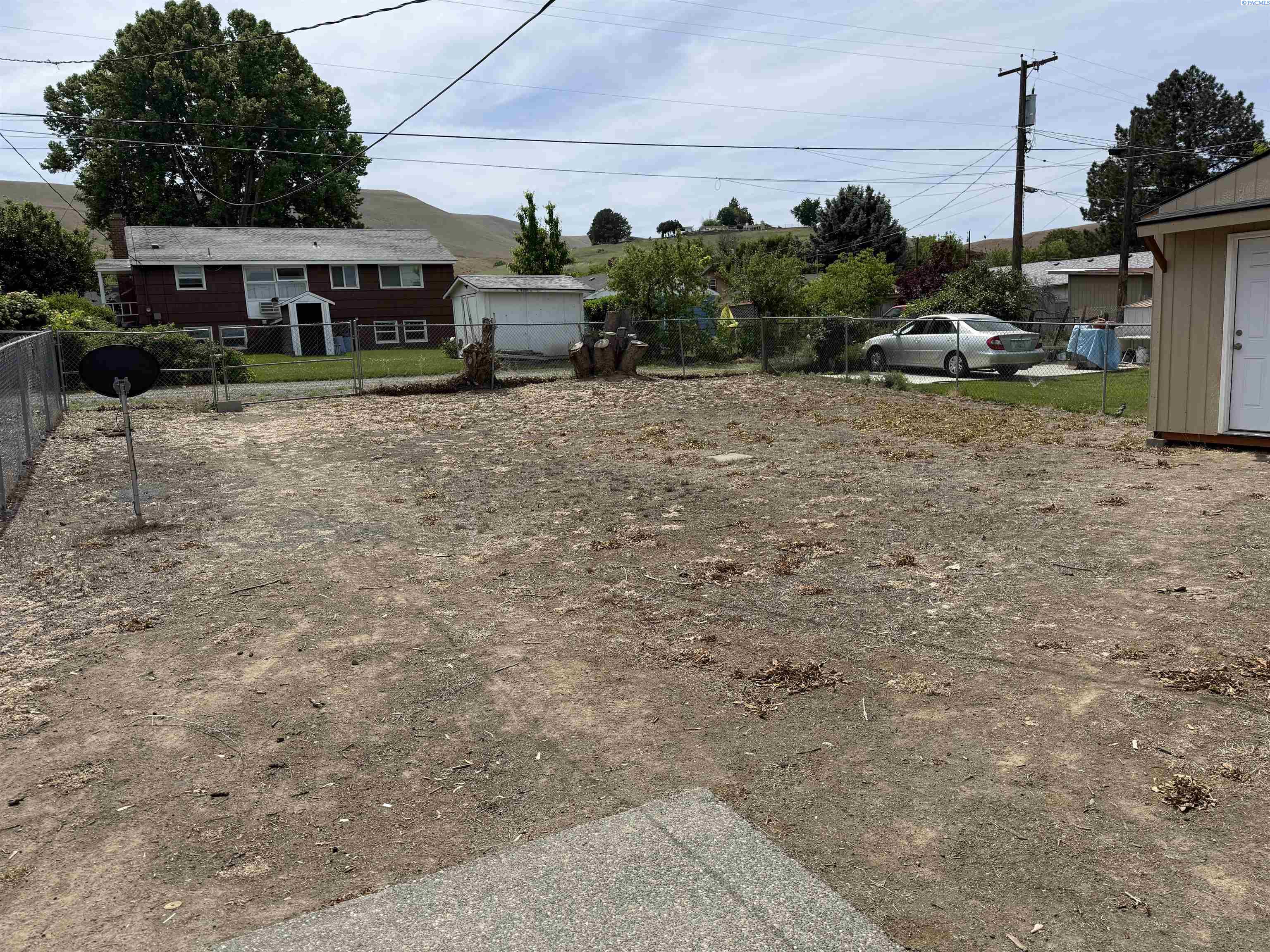 815 Ellen Ave, Prosser, WA 99350