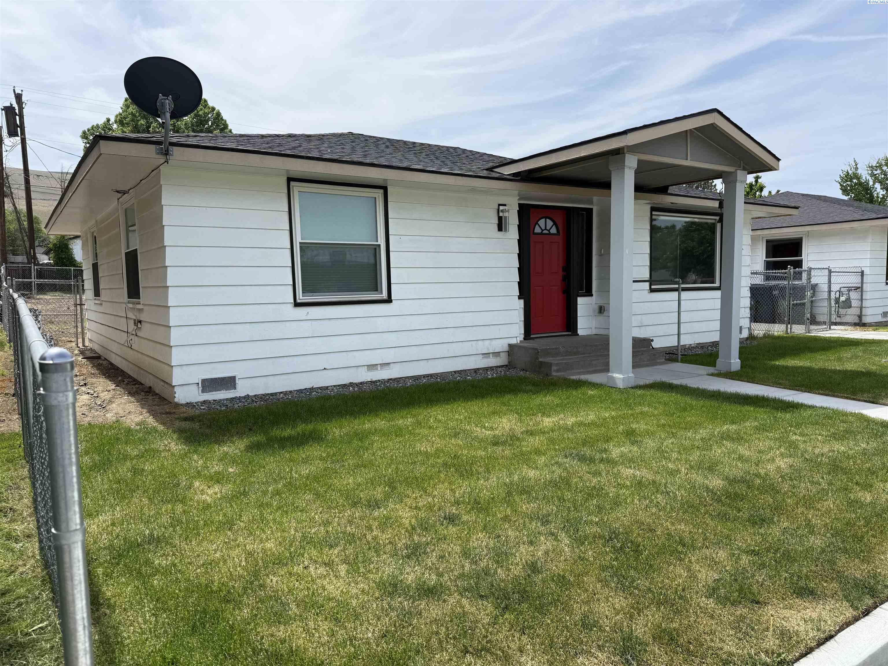 819 Ellen Ave, Prosser, WA 99350
