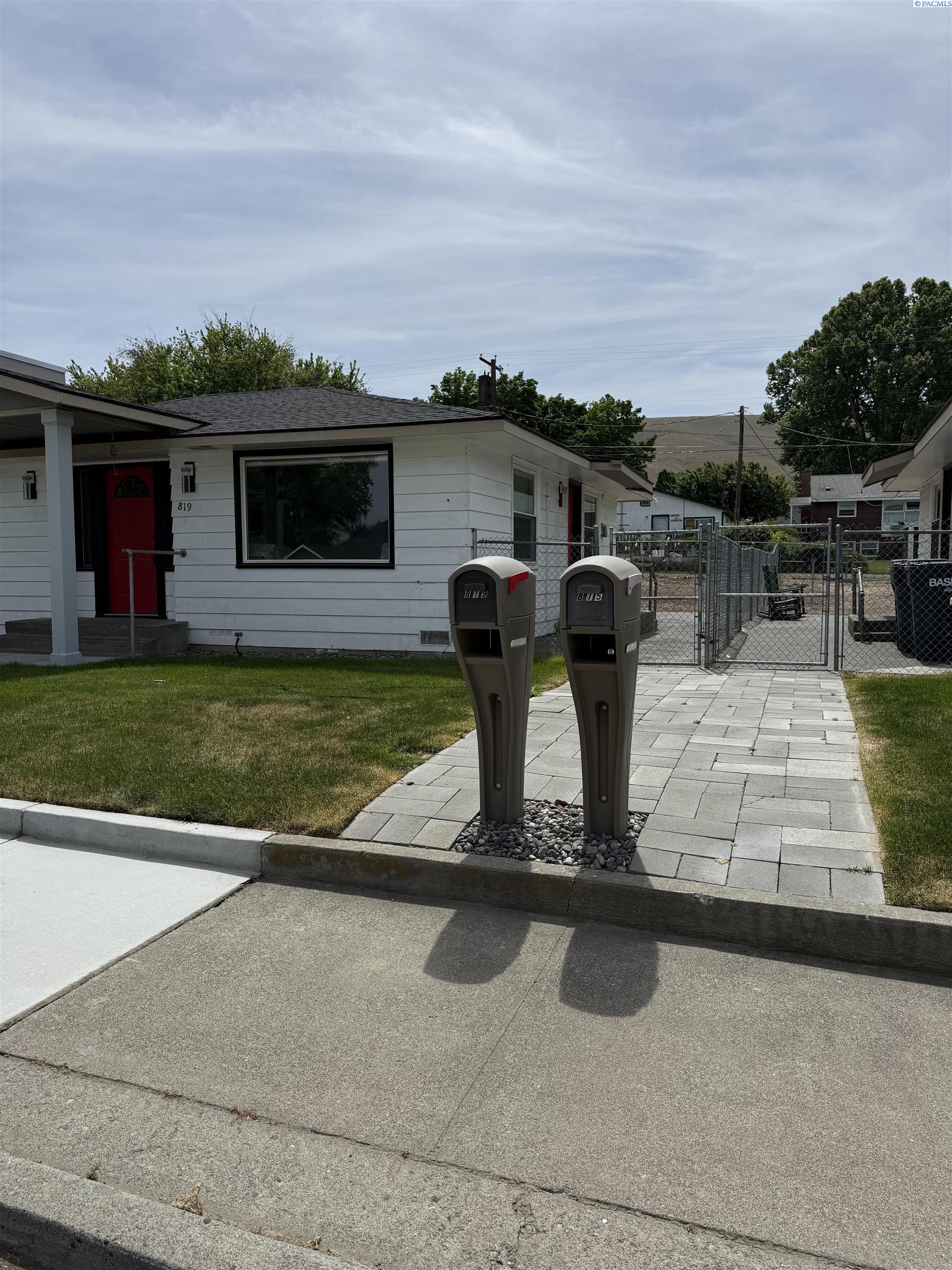 819 Ellen Ave, Prosser, WA 99350