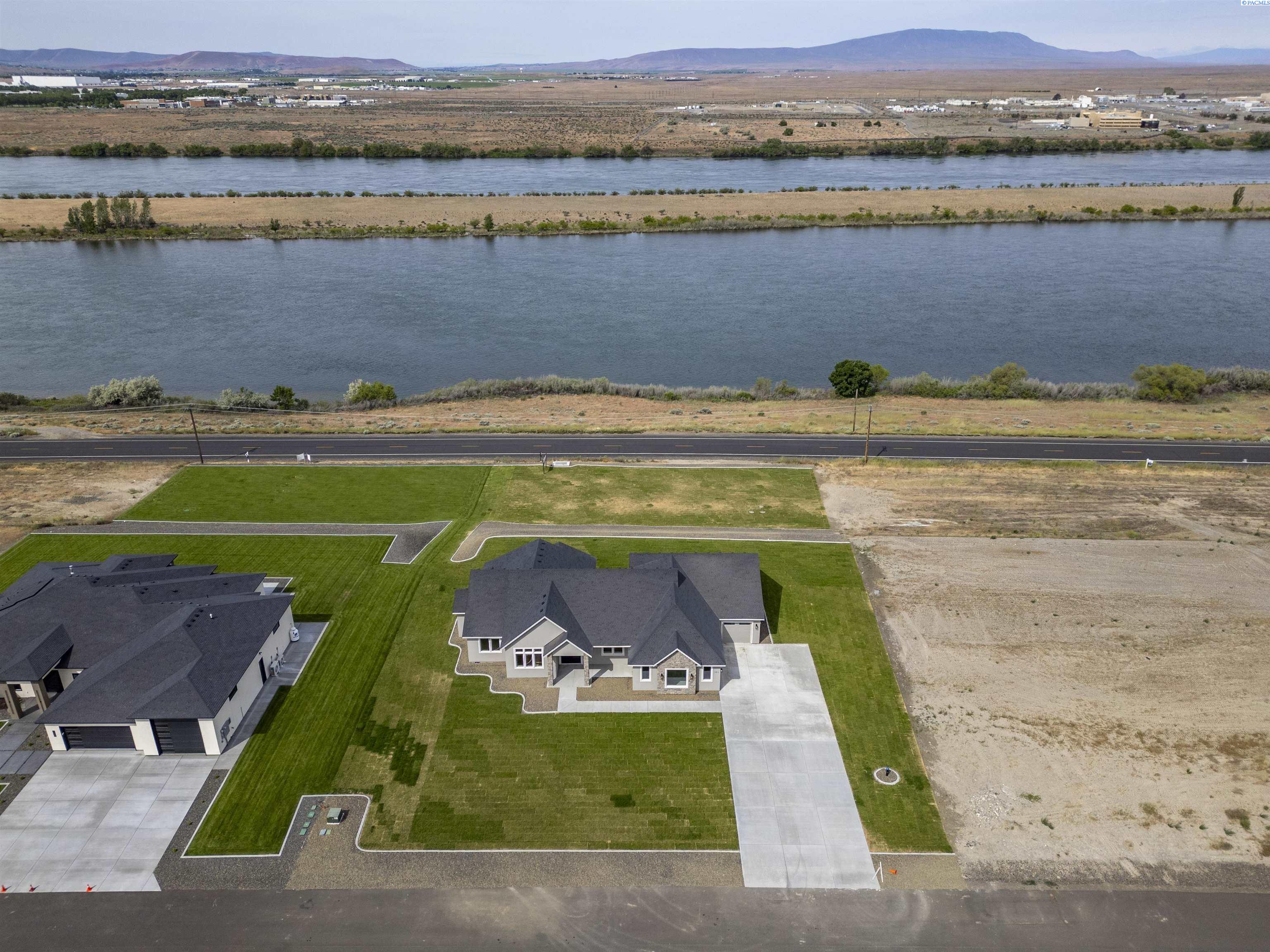 161 Riviera Dr, Pasco, WA 99301