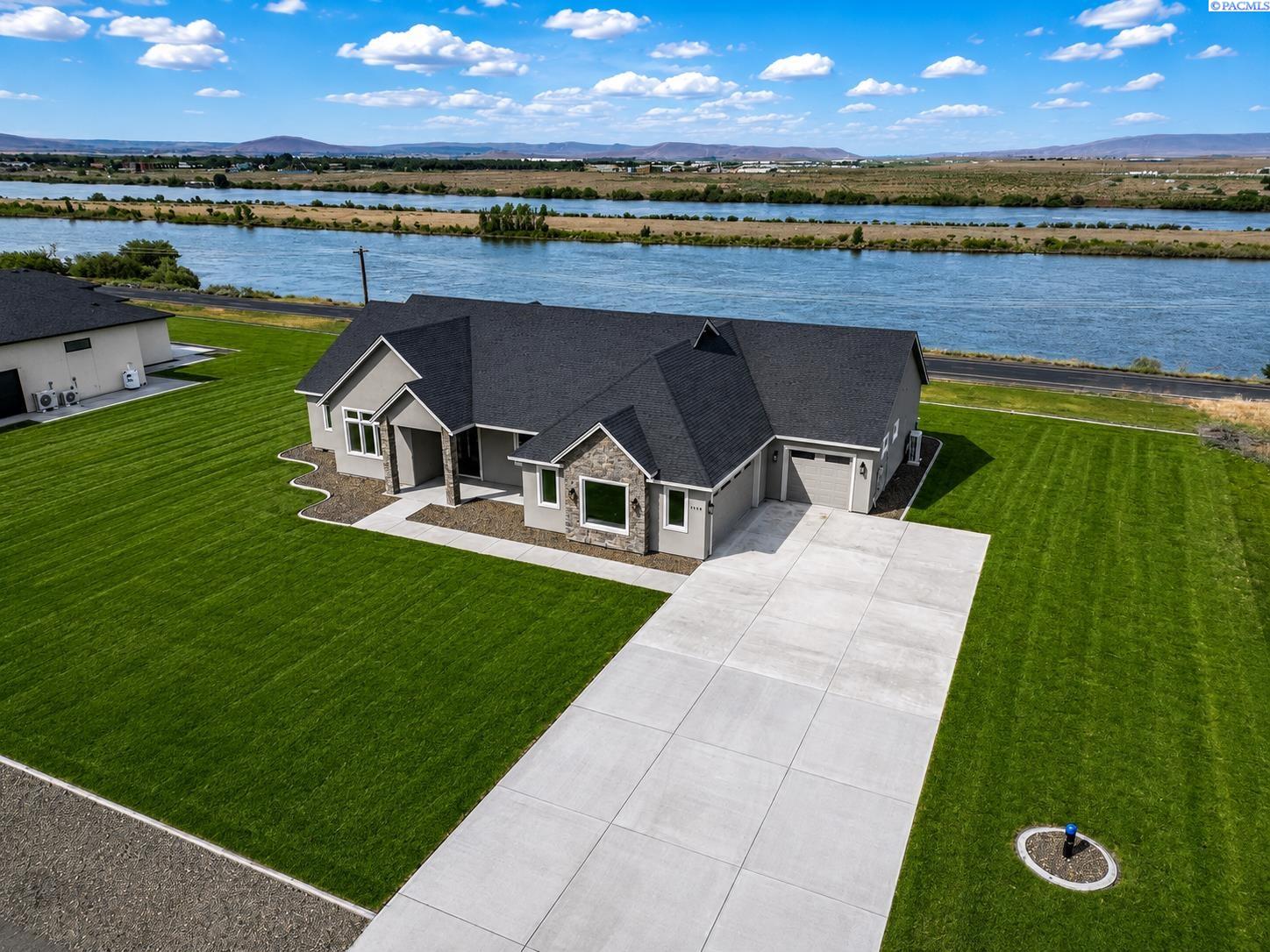 161 Riviera Dr, Pasco, WA 99301