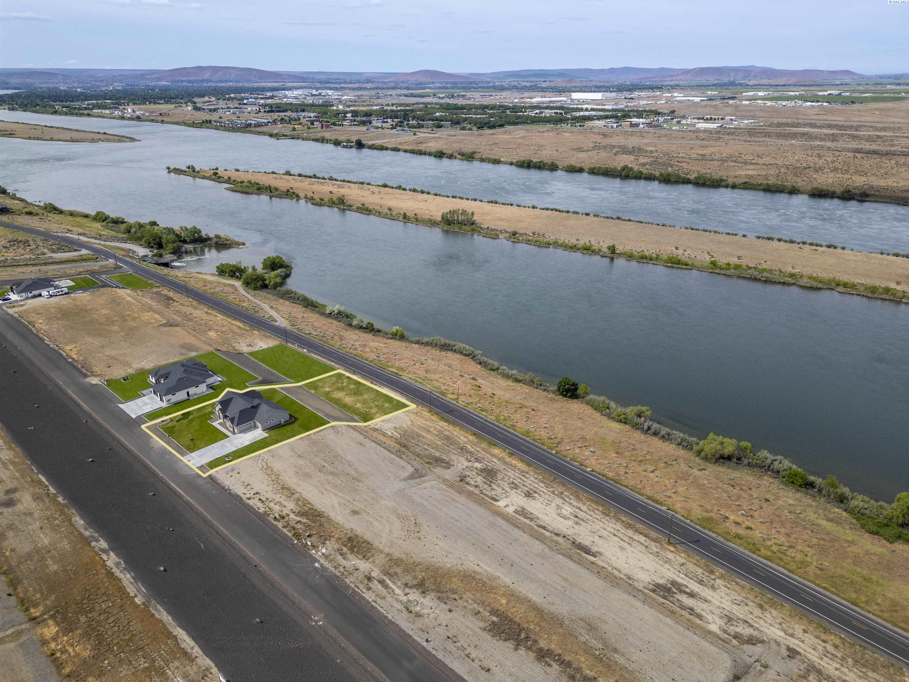 161 Riviera Dr, Pasco, WA 99301