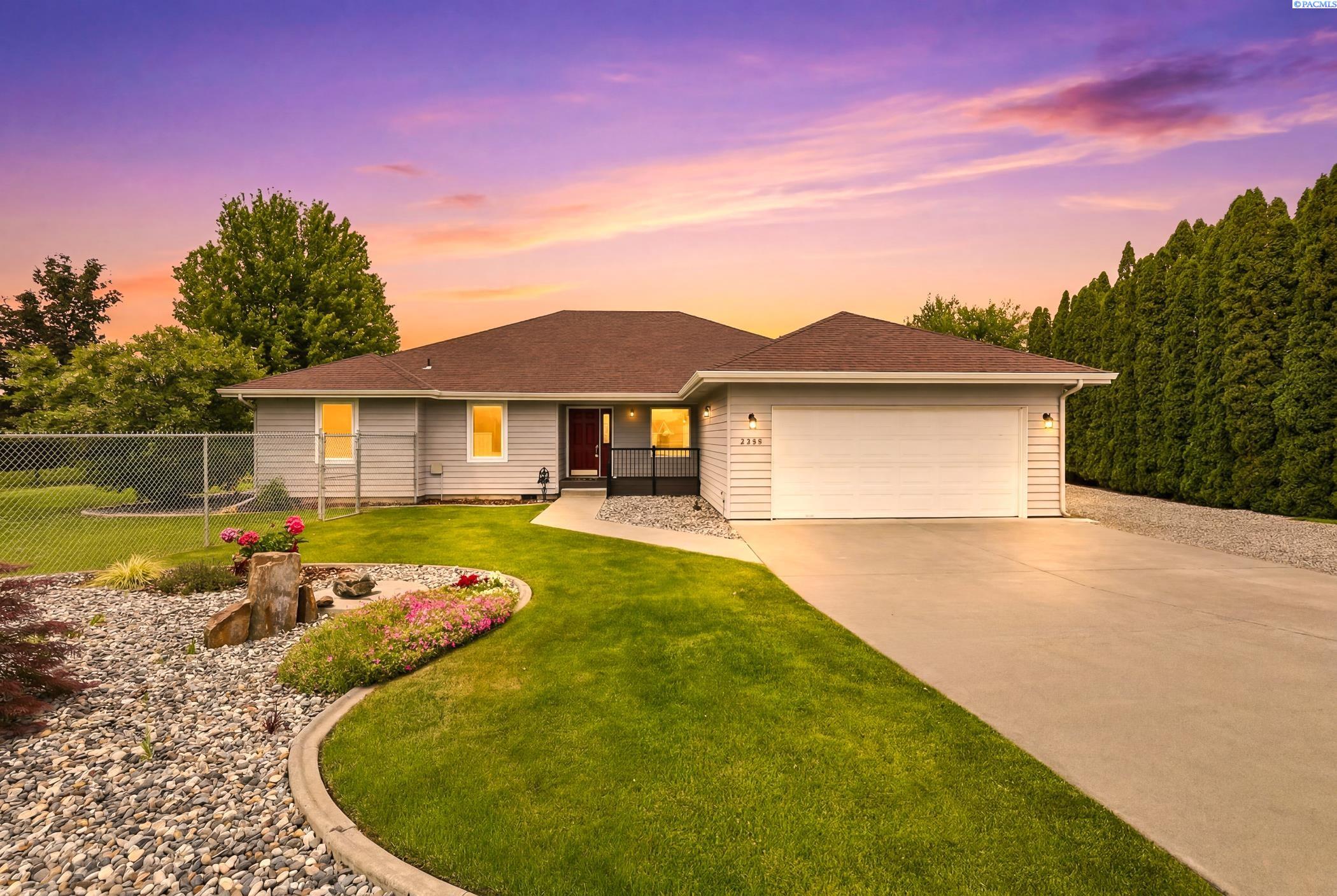 2213 Washington Ct, West Richland, WA 99353