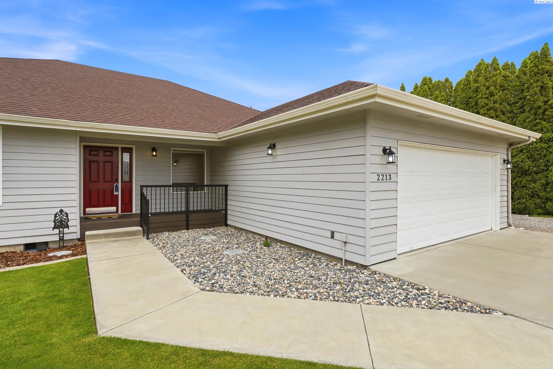 2213 Washington Ct, West Richland, WA 99353