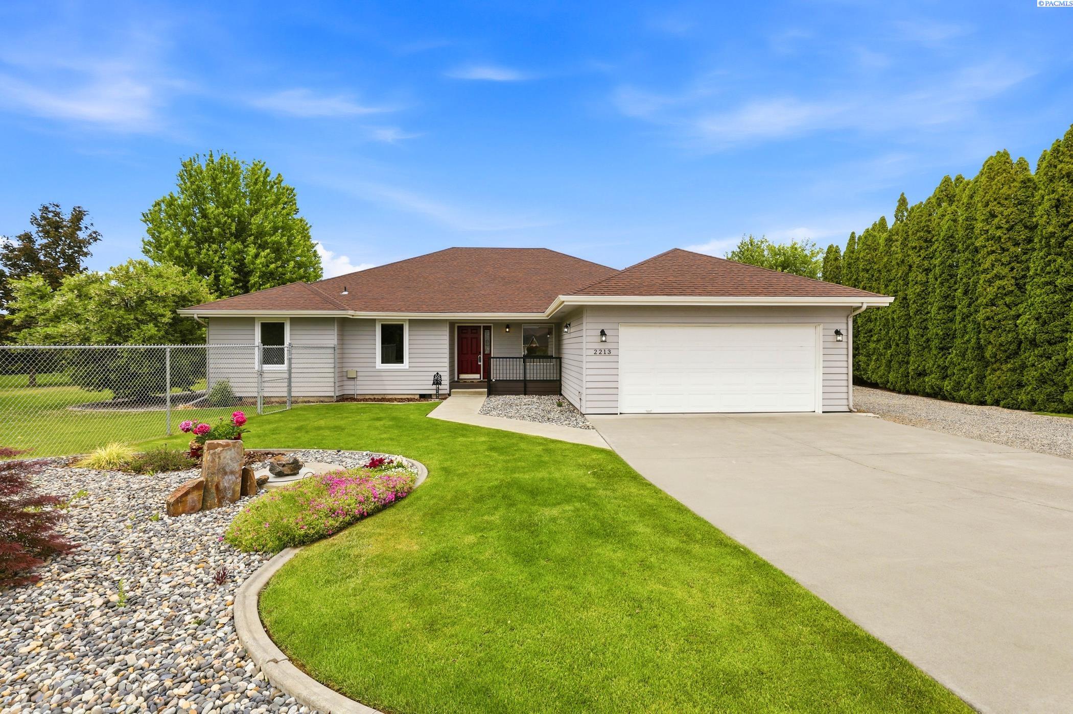2213 Washington Ct, West Richland, WA 99353