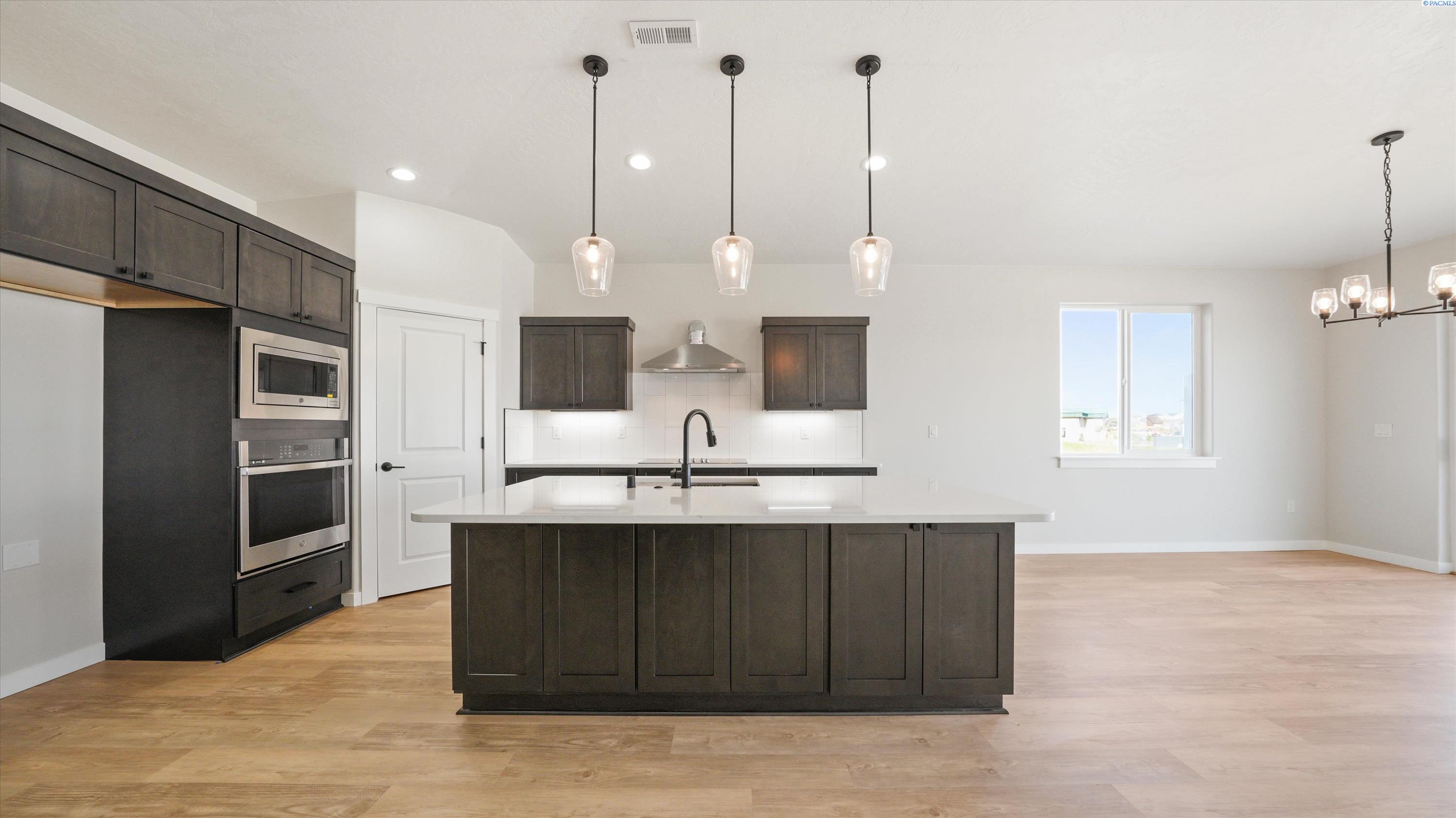 1109 Fairhaven Loop, Richland, WA 99352