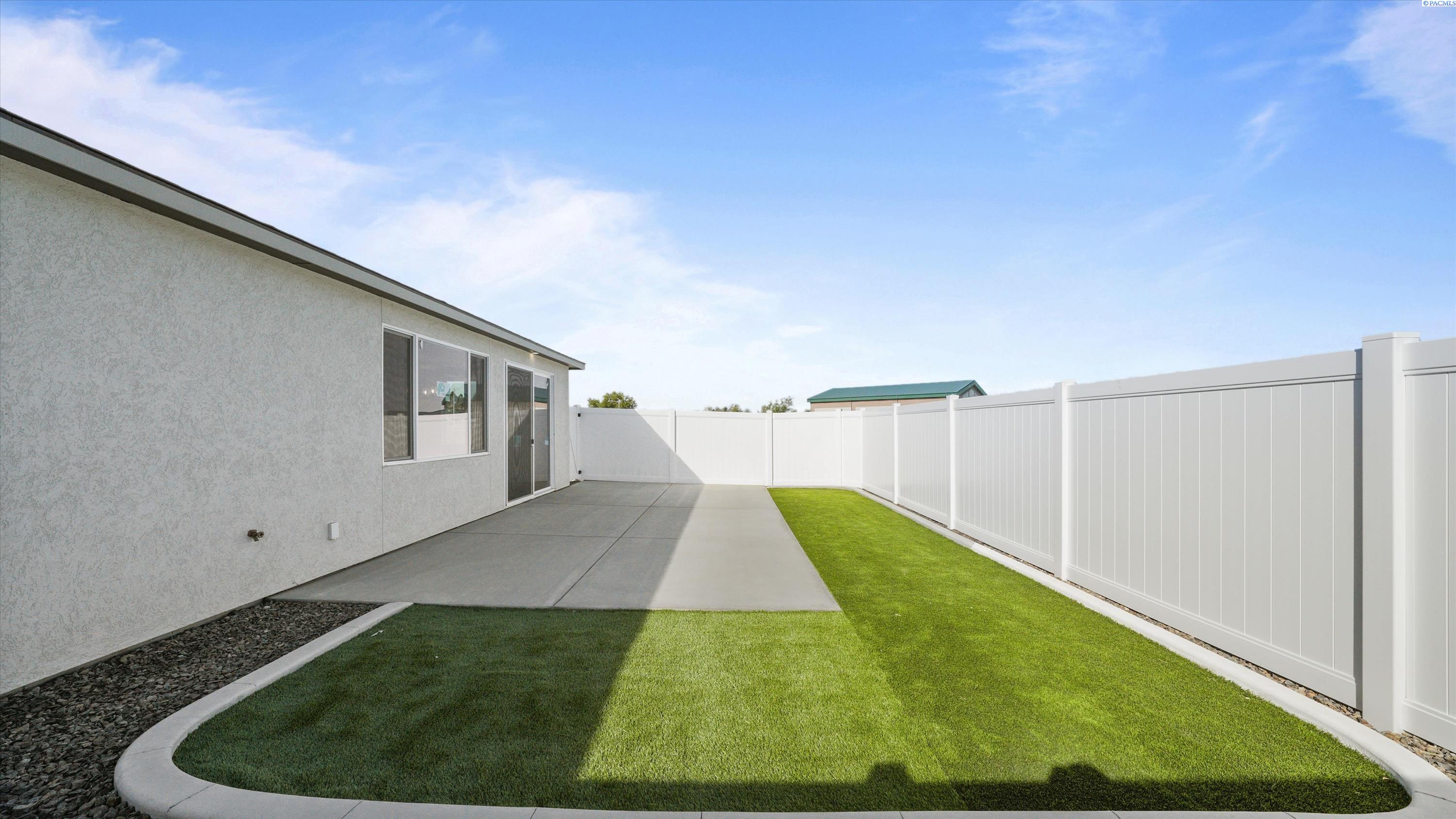 1109 Fairhaven Loop, Richland, WA 99352
