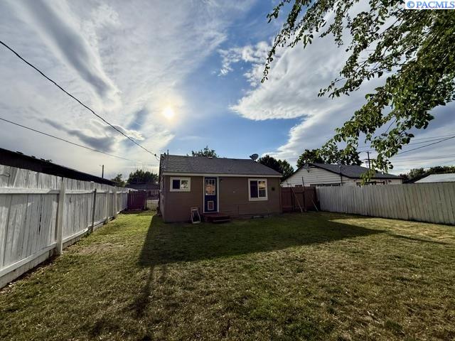 708 Sanford Ave, Richland, WA 99352