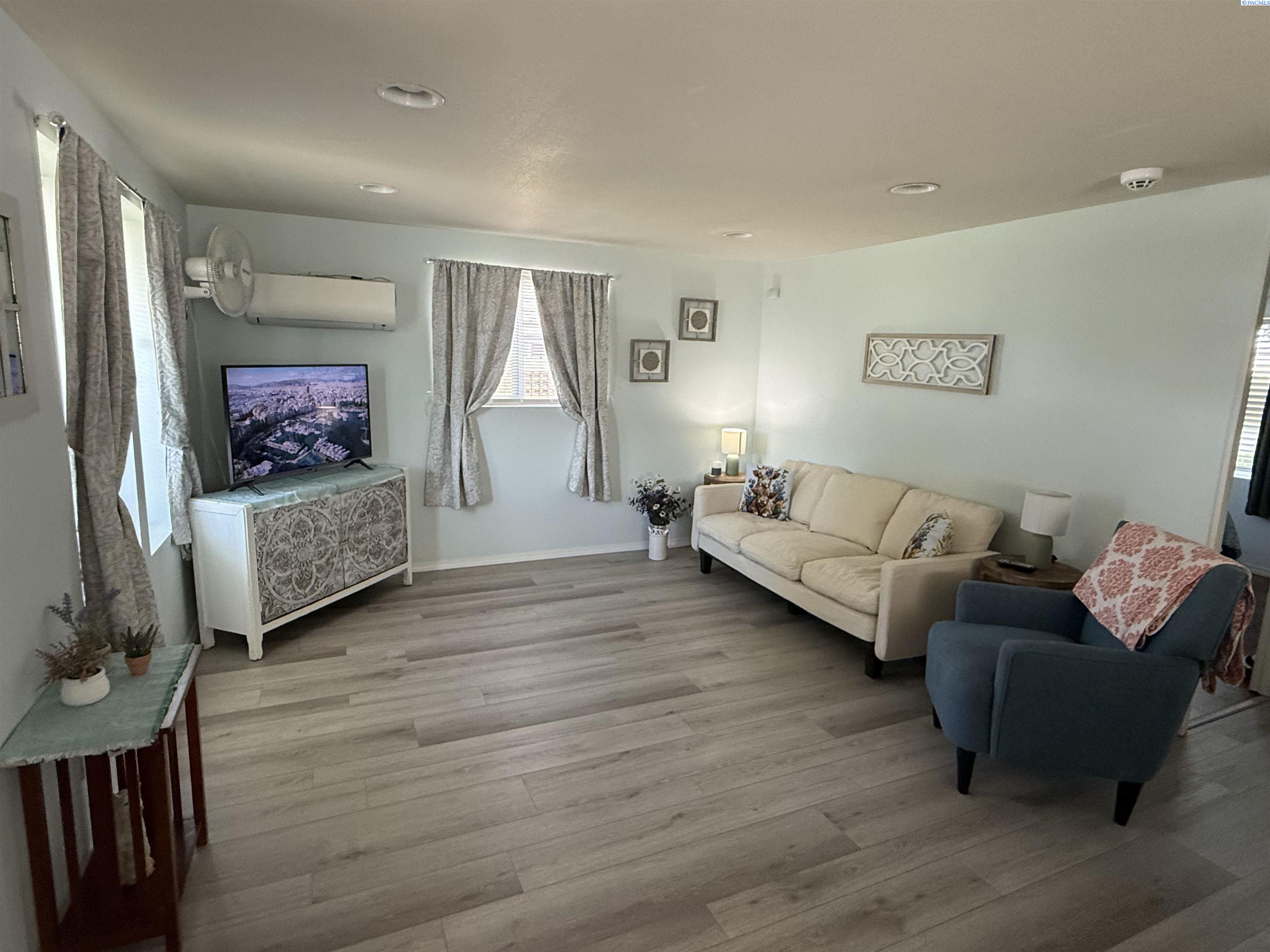 708 Sanford Ave, Richland, WA 99352