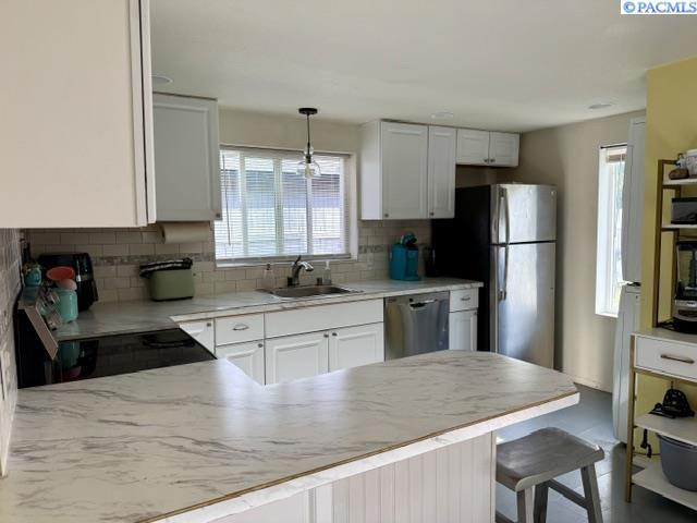708 Sanford Ave, Richland, WA 99352