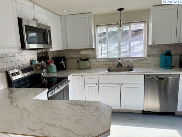 708 Sanford Ave, Richland, WA 99352