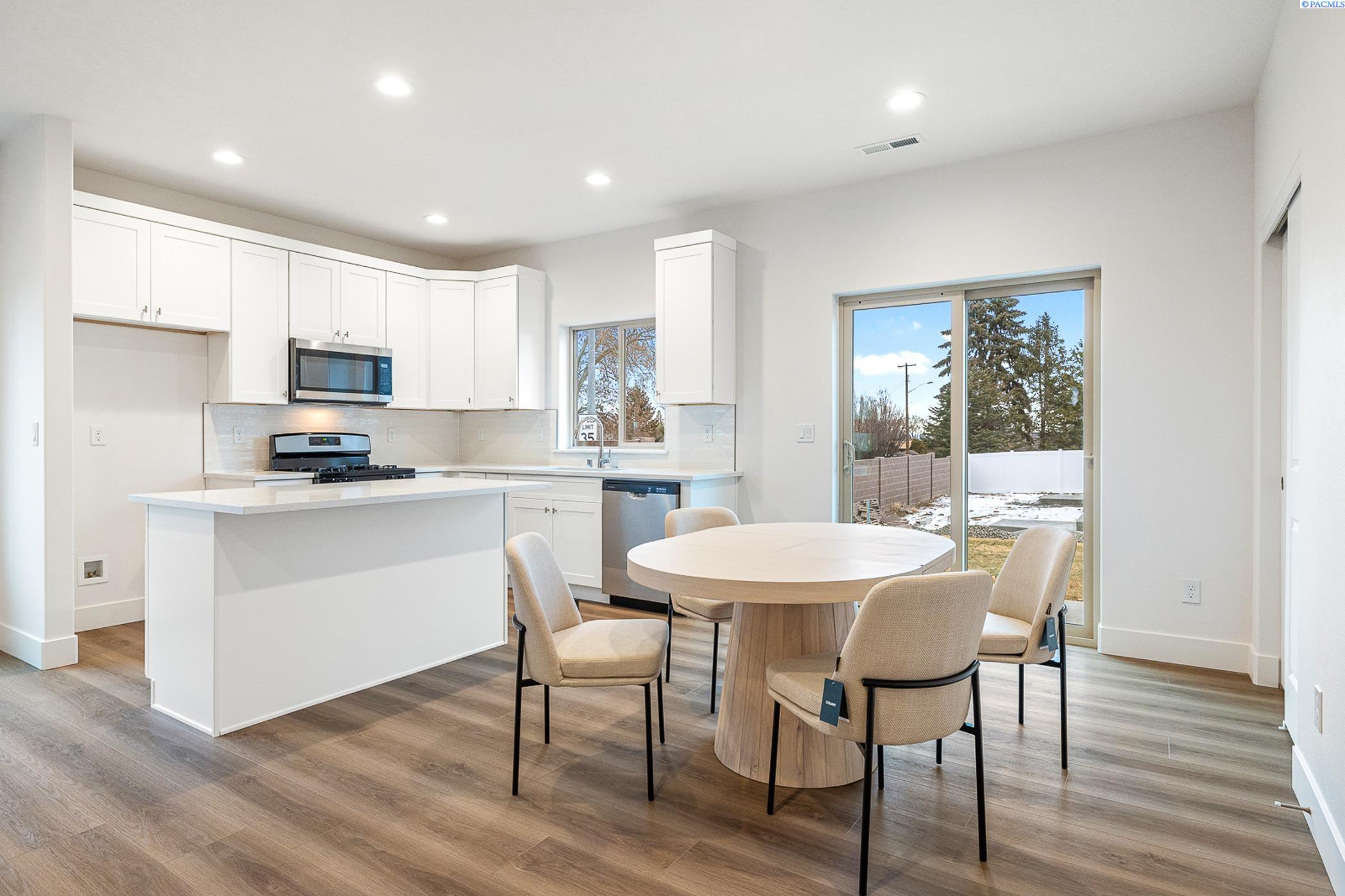 1009 S Underwood Pl, Kennewick WA 99337