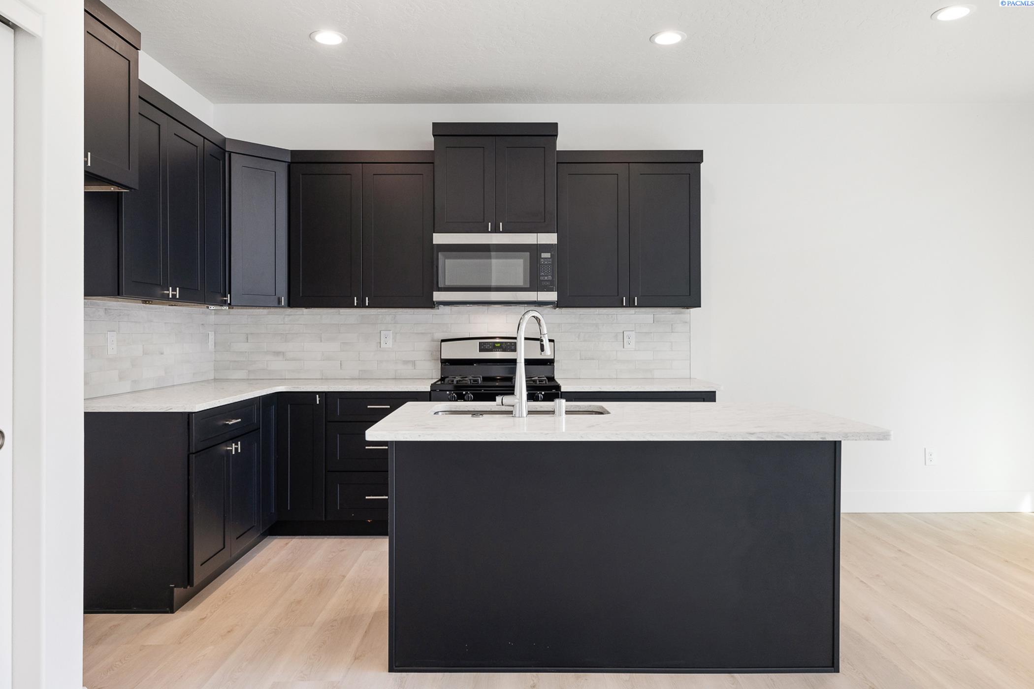 1162 S Underwood Pl, Kennewick WA 99337