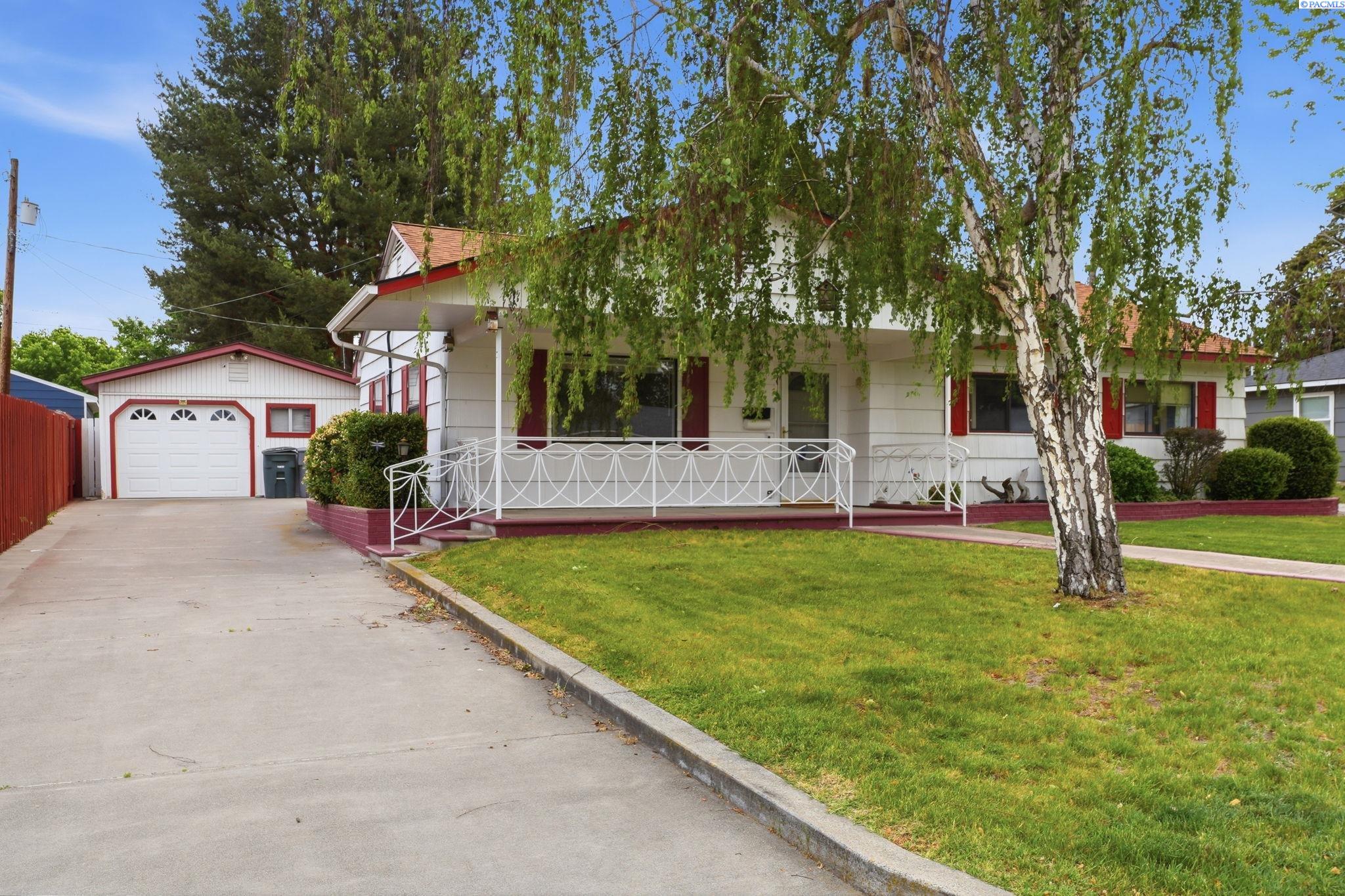 1310 Cottonwood Dr., Richland WA 99352