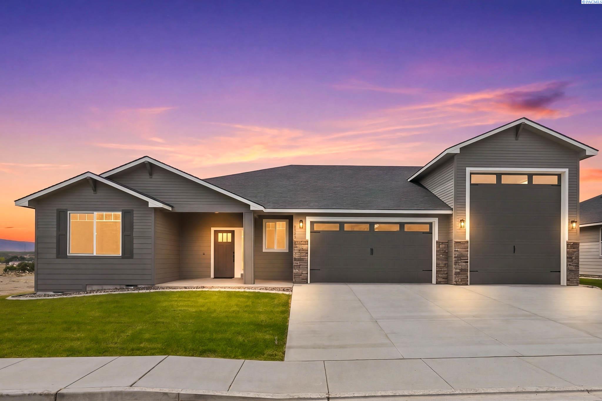 1035 Thebes St, West Richland, WA 99353
