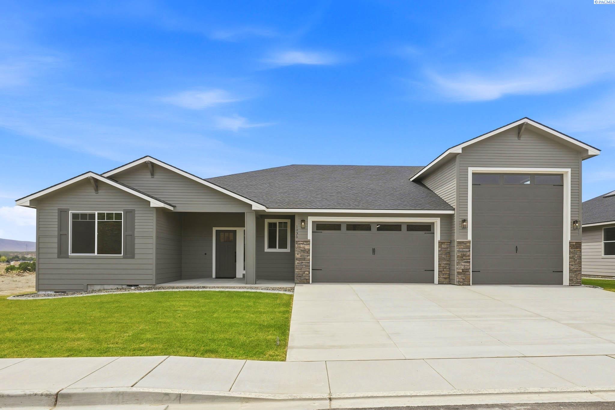 1035 Thebes St, West Richland, WA 99353
