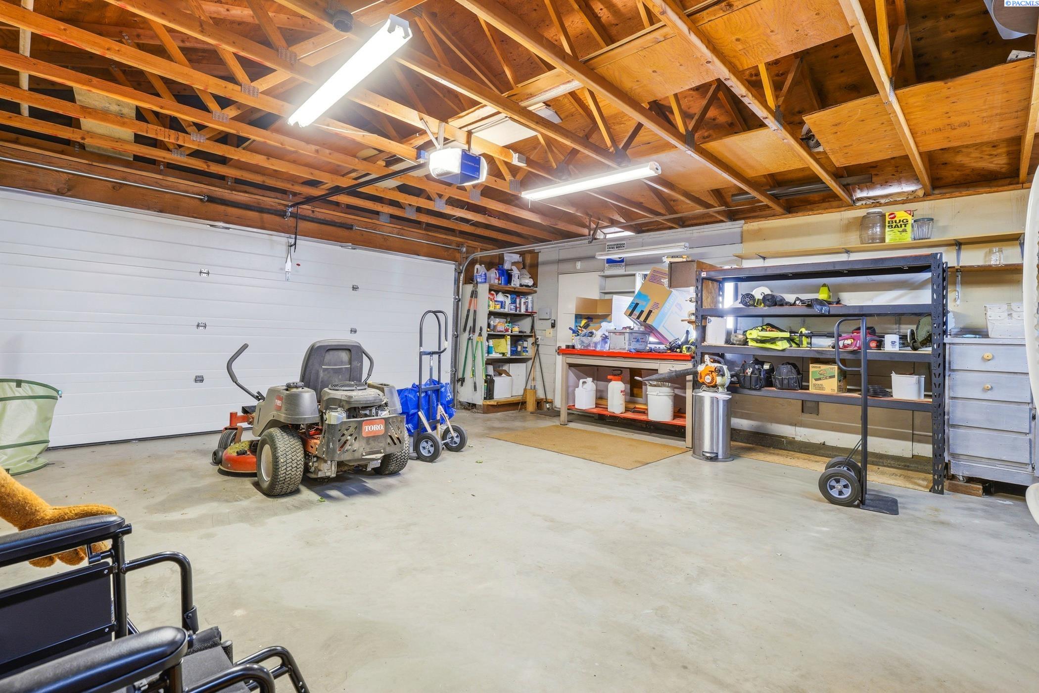 5620 Livingston Rd, Pasco, WA 99301