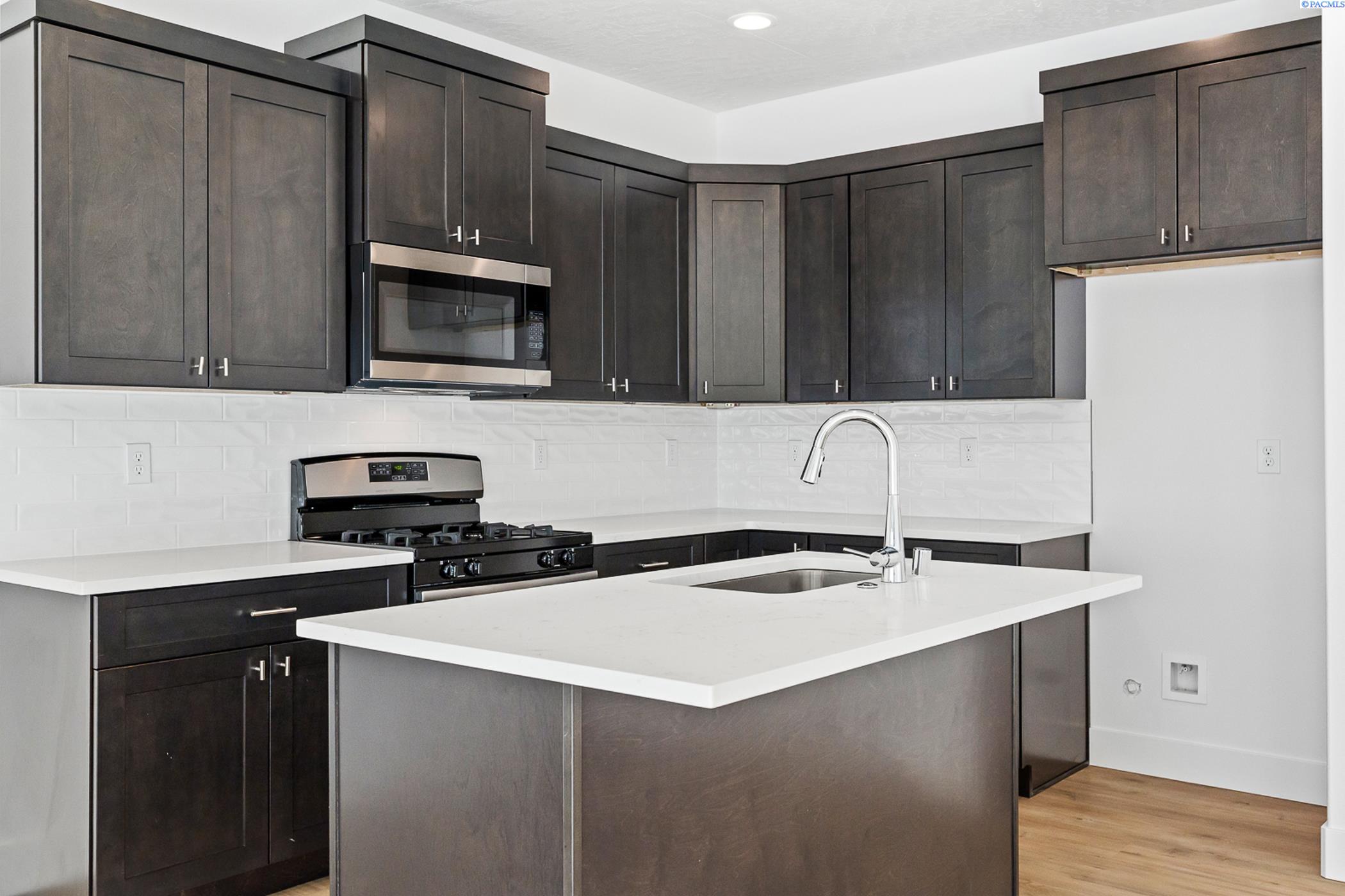 1140 S Underwood Pl, Kennewick WA 99337