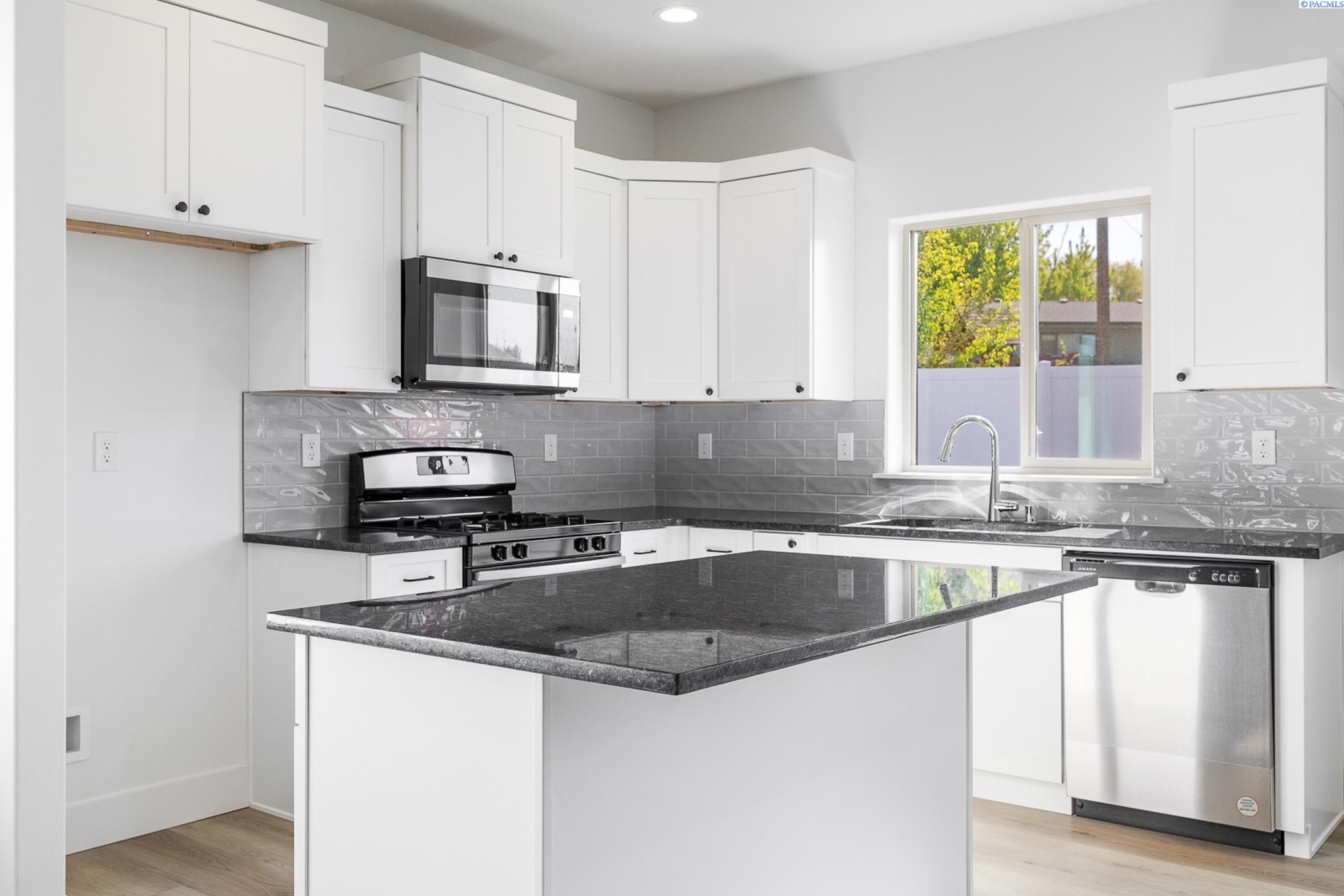 1118 S Underwood Pl, Kennewick WA 99337