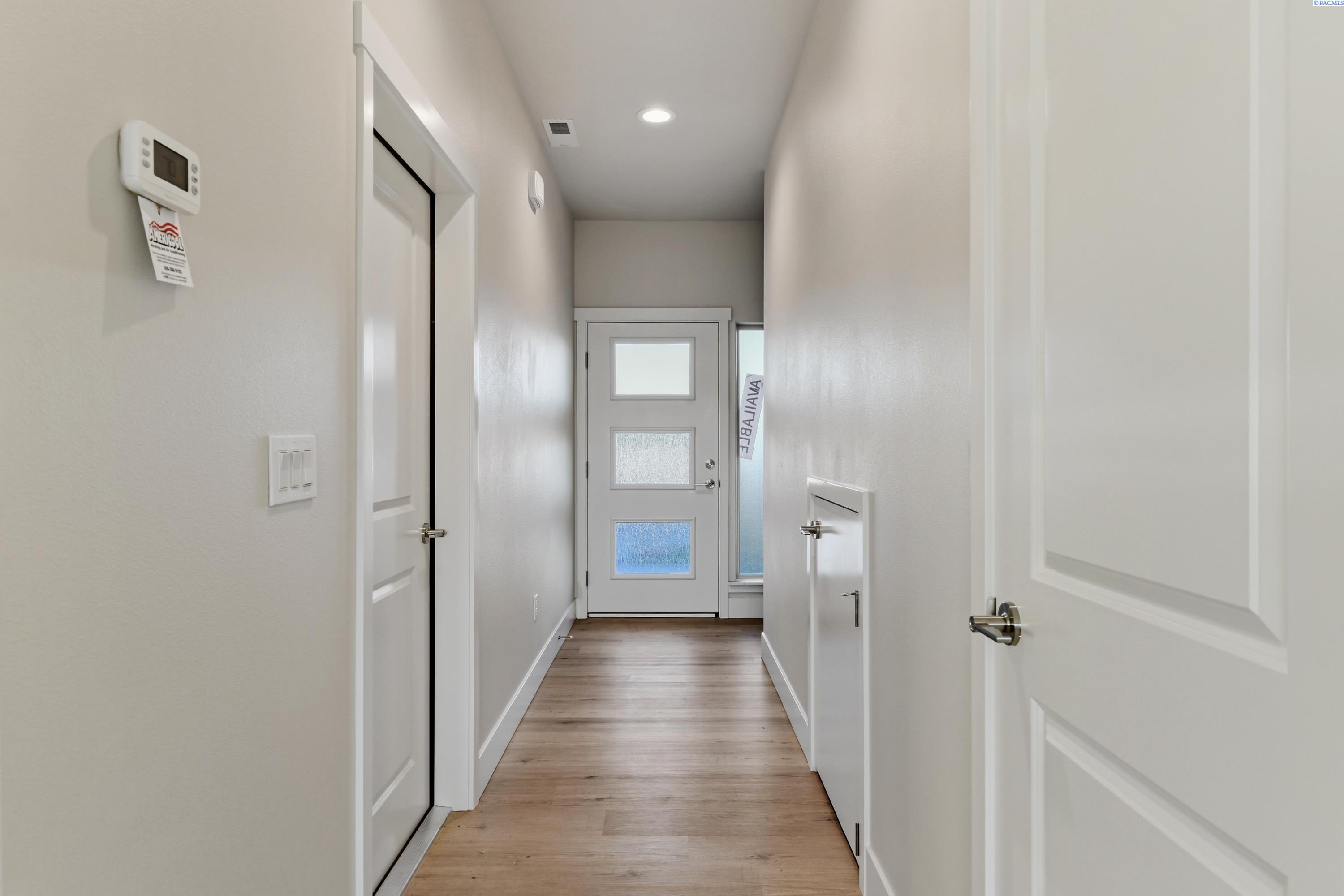 10538 Clearwater Dr, Kennewick, WA 99336