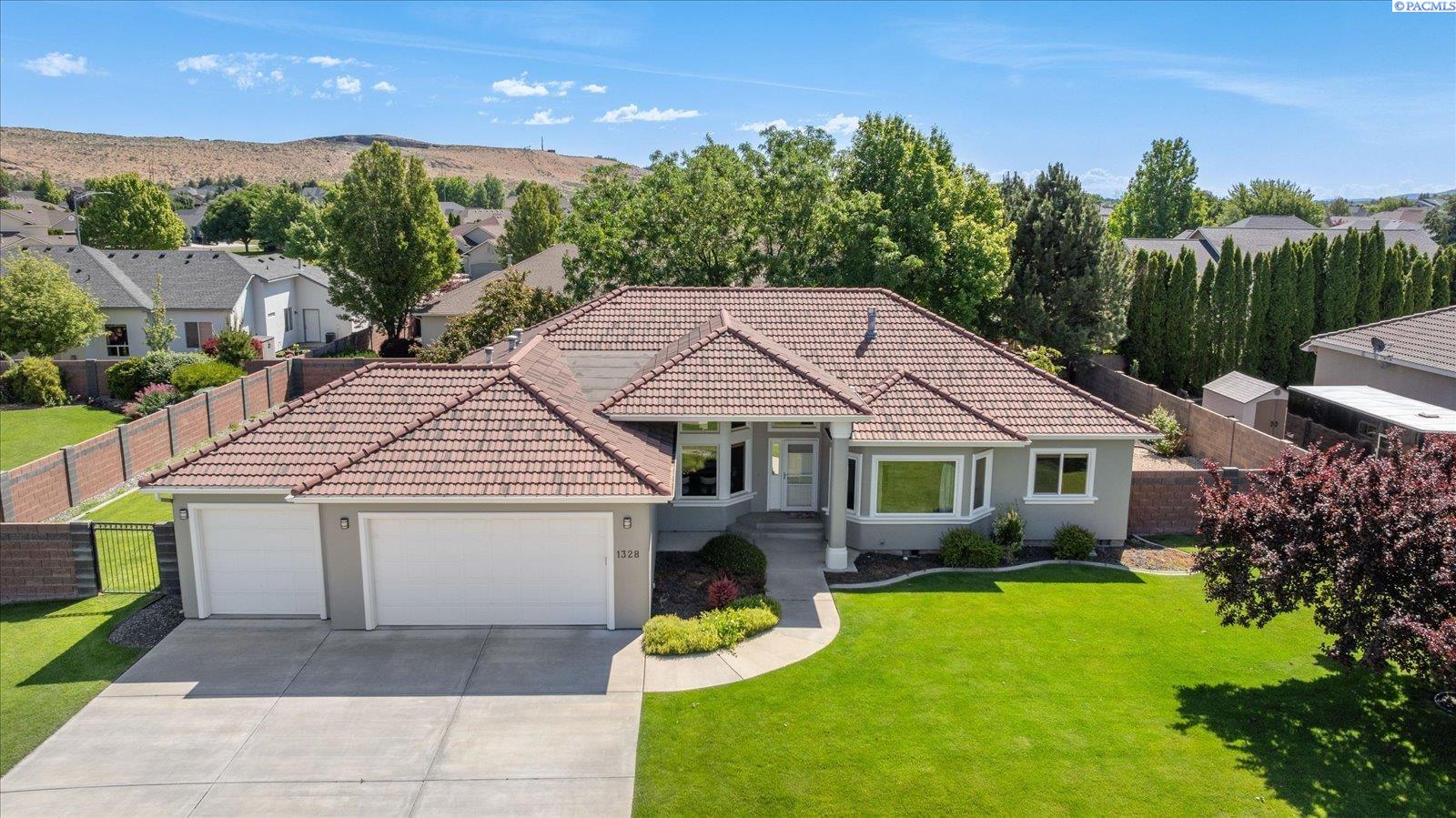1328 Fuji Way, Richland WA 99352