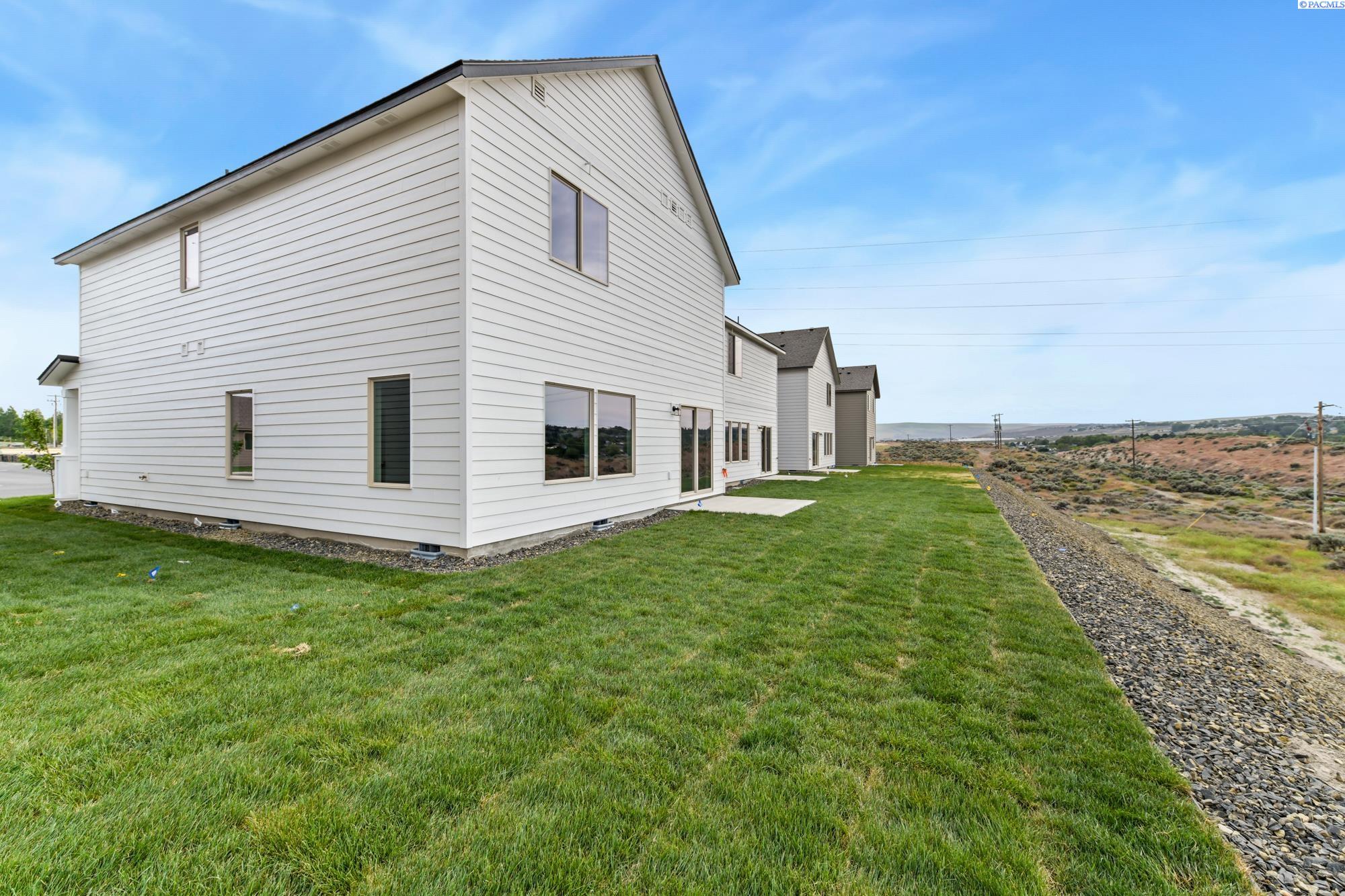 10490 Clearwater Dr, Kennewick, WA 99336
