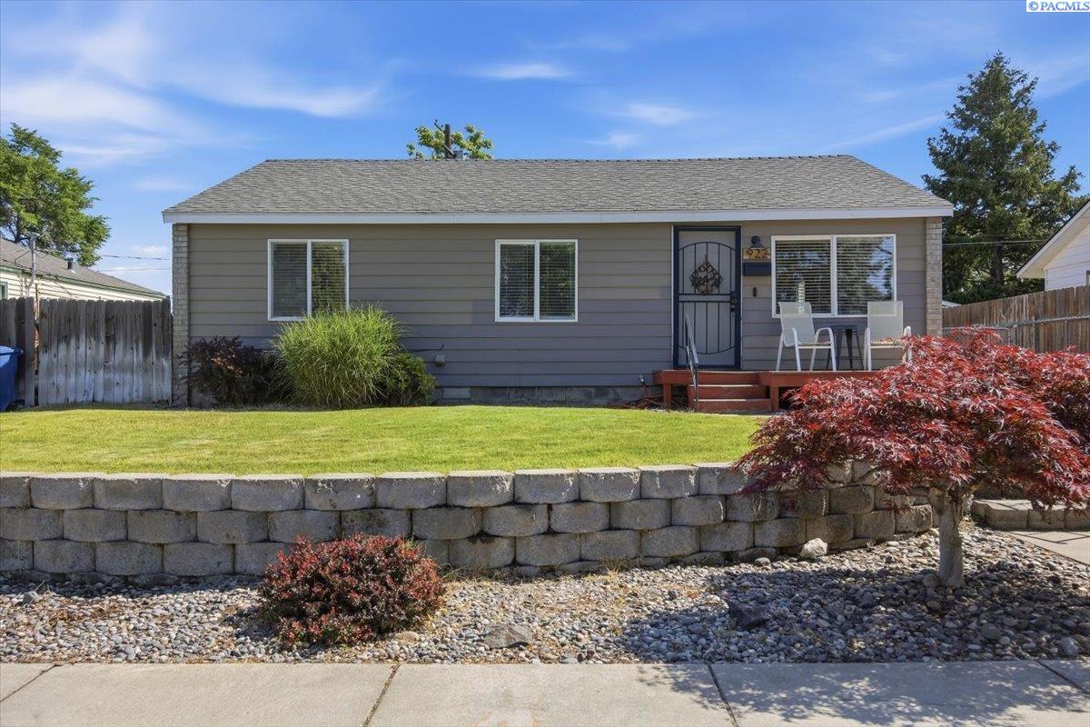 922 Snow Ave., Richland WA 99352