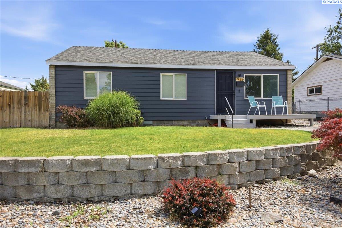 922 Snow Ave, Richland, WA 99352