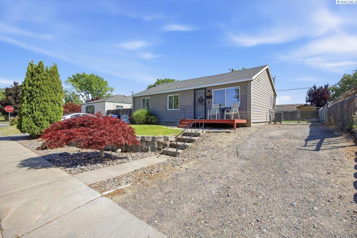 922 Snow Ave, Richland, WA 99352