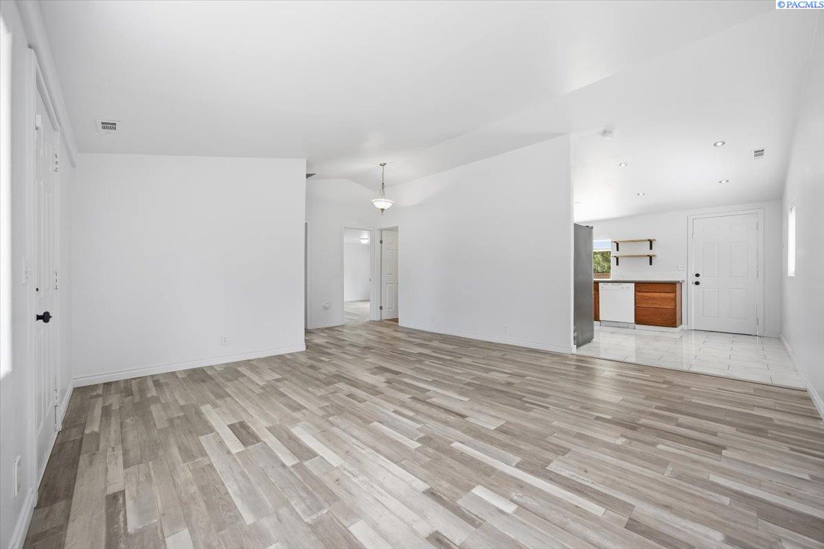 922 Snow Ave, Richland, WA 99352