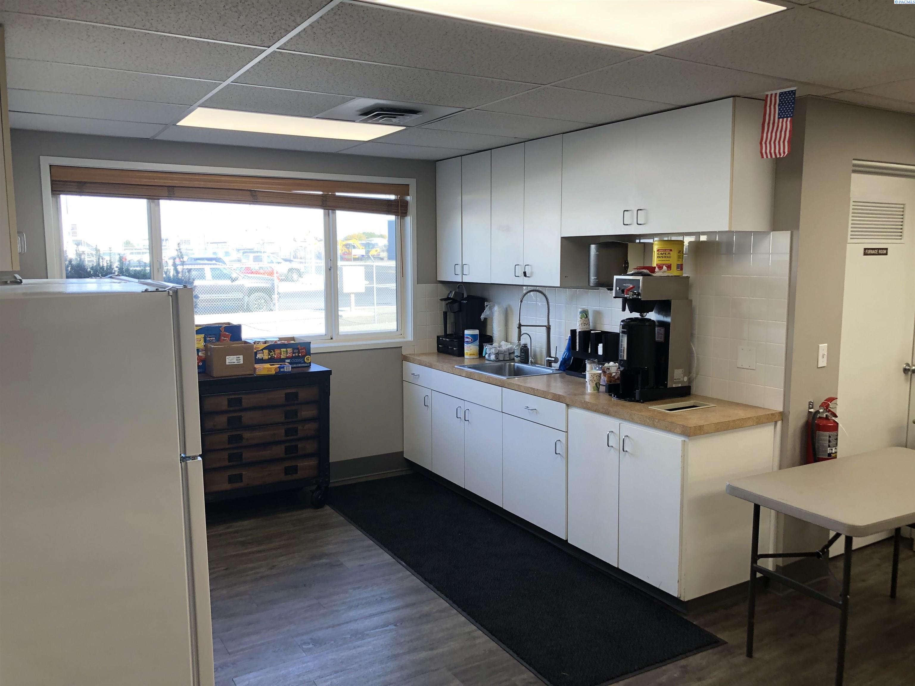 606 Oregon Ave, Pasco, WA 99301
