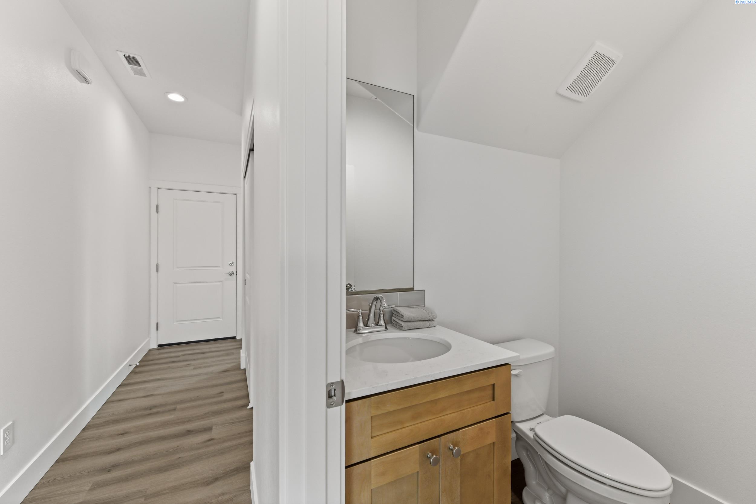 10442 Clearwater Dr, Kennewick, WA 99336